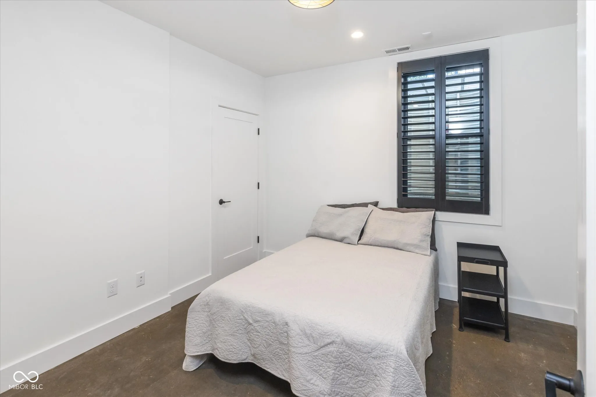 Indianapolis, Indiana 46202, United States, 3 Bedrooms Bedrooms, ,4 BathroomsBathrooms,Residential,Pending,117056