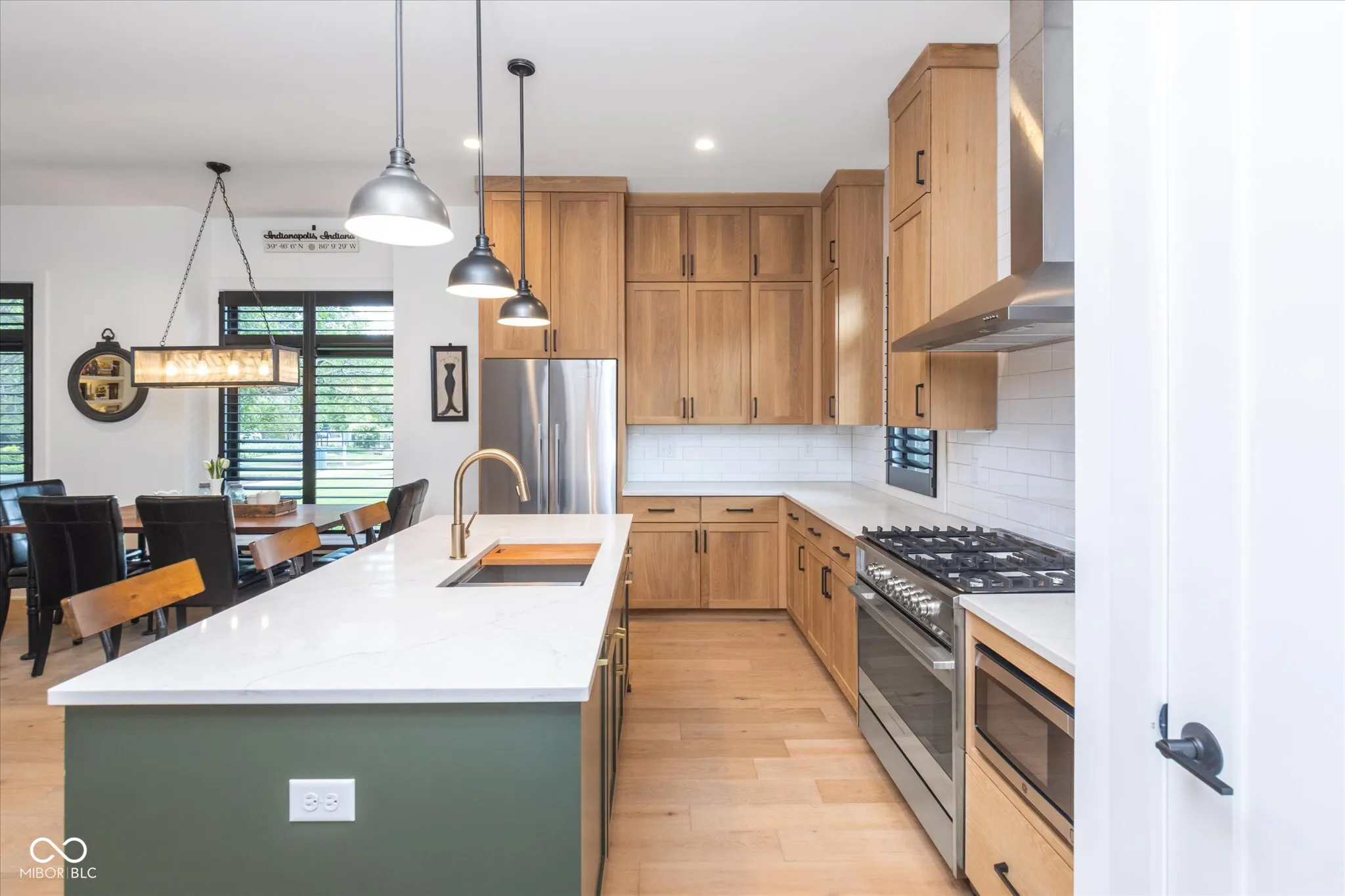 Indianapolis, Indiana 46202, United States, 3 Bedrooms Bedrooms, ,4 BathroomsBathrooms,Residential,Pending,117056