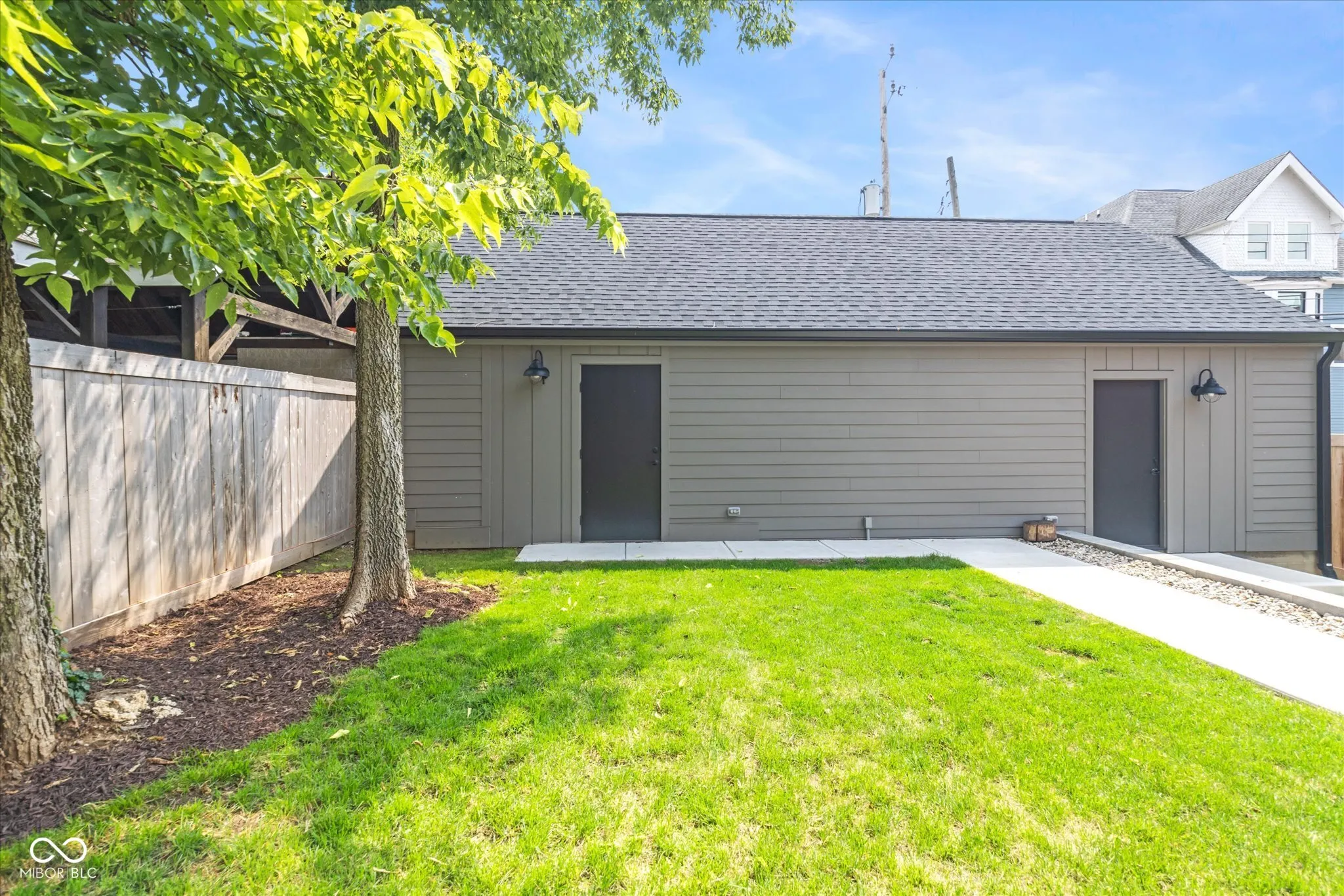 Indianapolis, Indiana 46202, United States, 3 Bedrooms Bedrooms, ,4 BathroomsBathrooms,Residential,Pending,117056