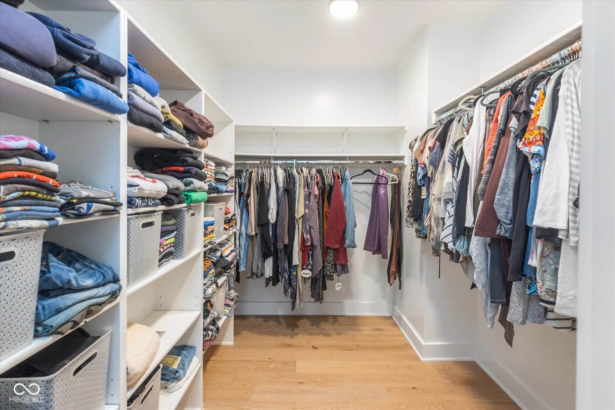 Indianapolis, Indiana 46202, United States, 3 Bedrooms Bedrooms, ,4 BathroomsBathrooms,Residential,Pending,117056