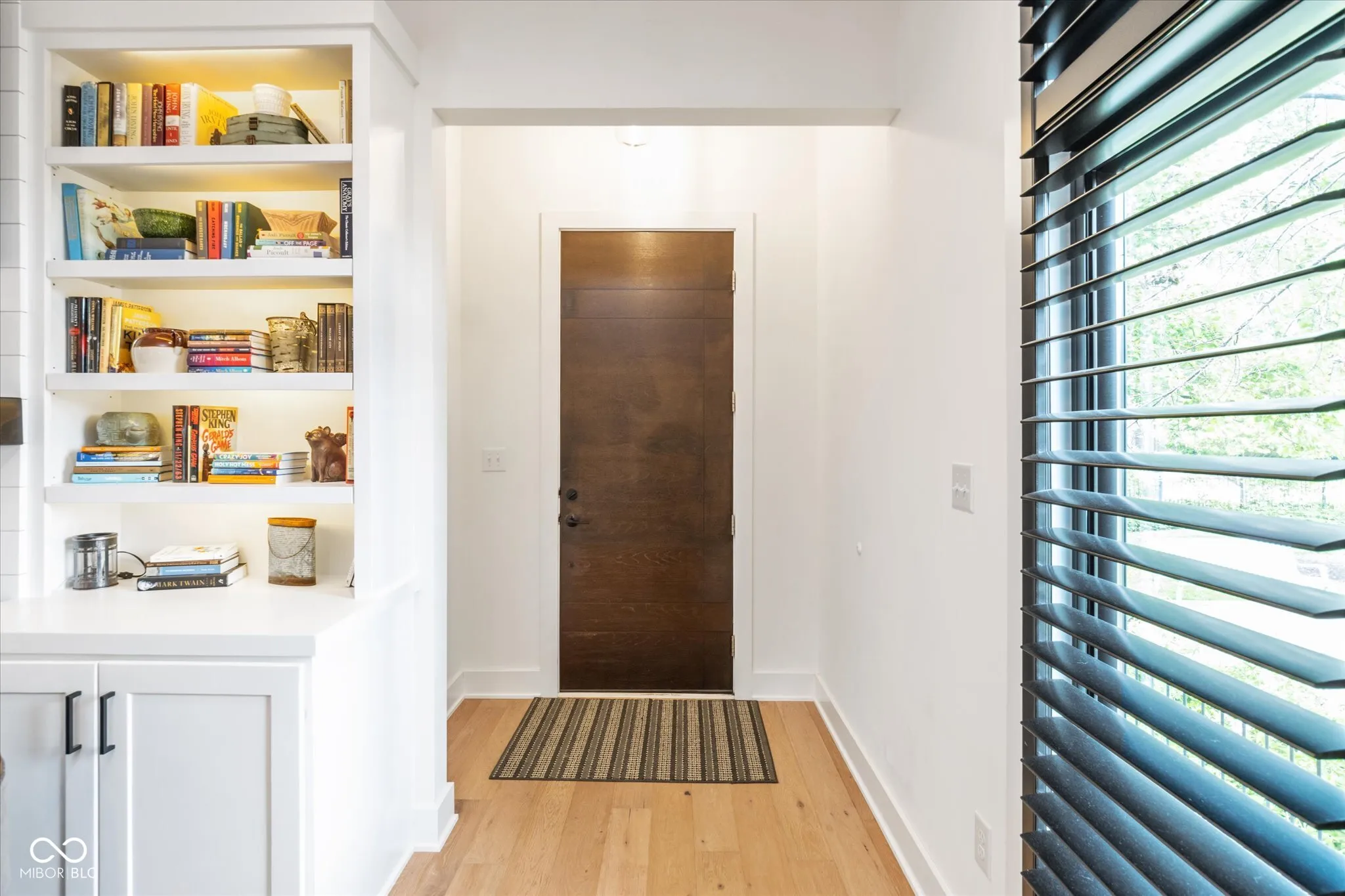 Indianapolis, Indiana 46202, United States, 3 Bedrooms Bedrooms, ,4 BathroomsBathrooms,Residential,Pending,117056