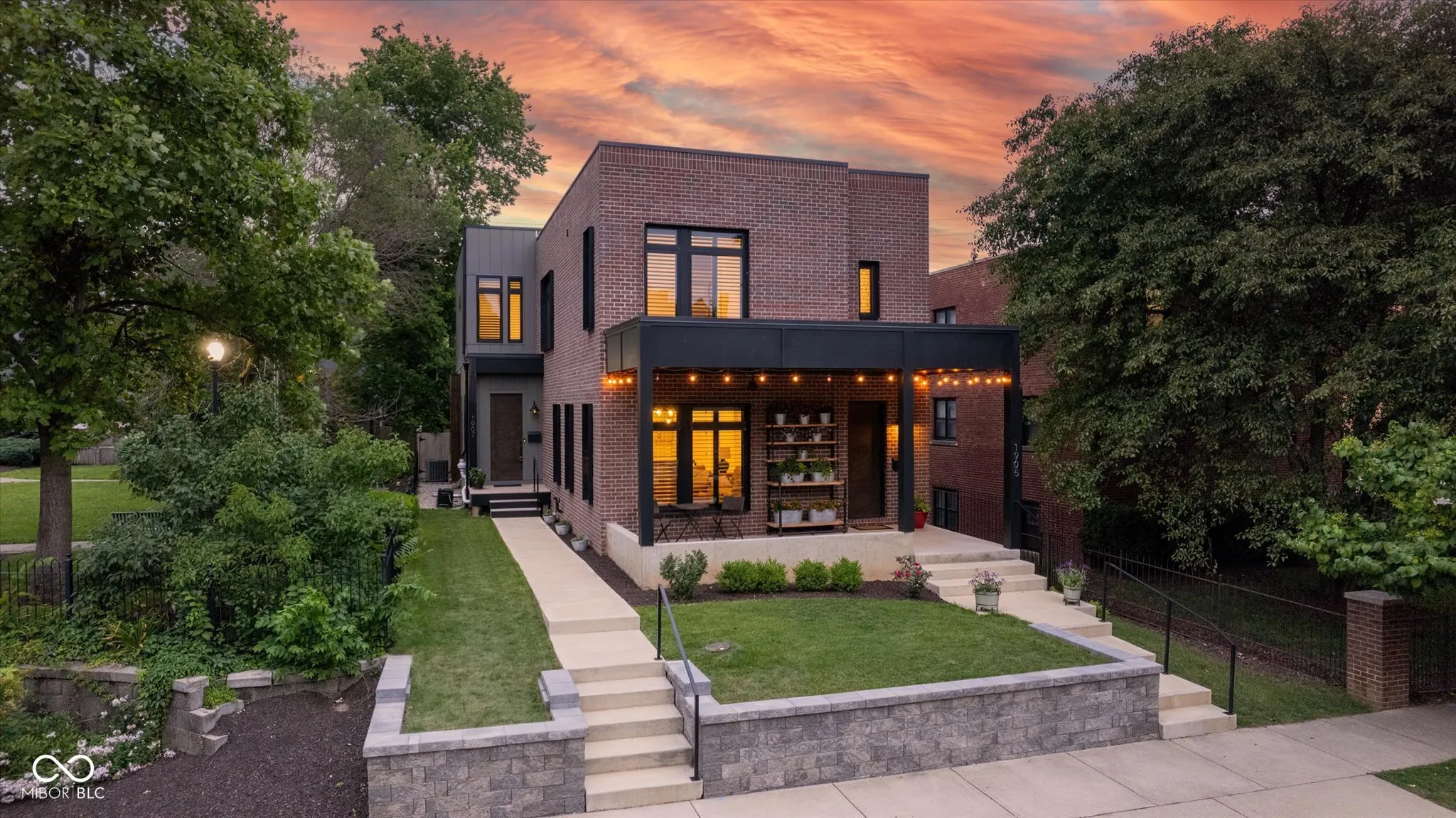 Indianapolis, Indiana 46202, United States, 3 Bedrooms Bedrooms, ,4 BathroomsBathrooms,Residential,Pending,117056