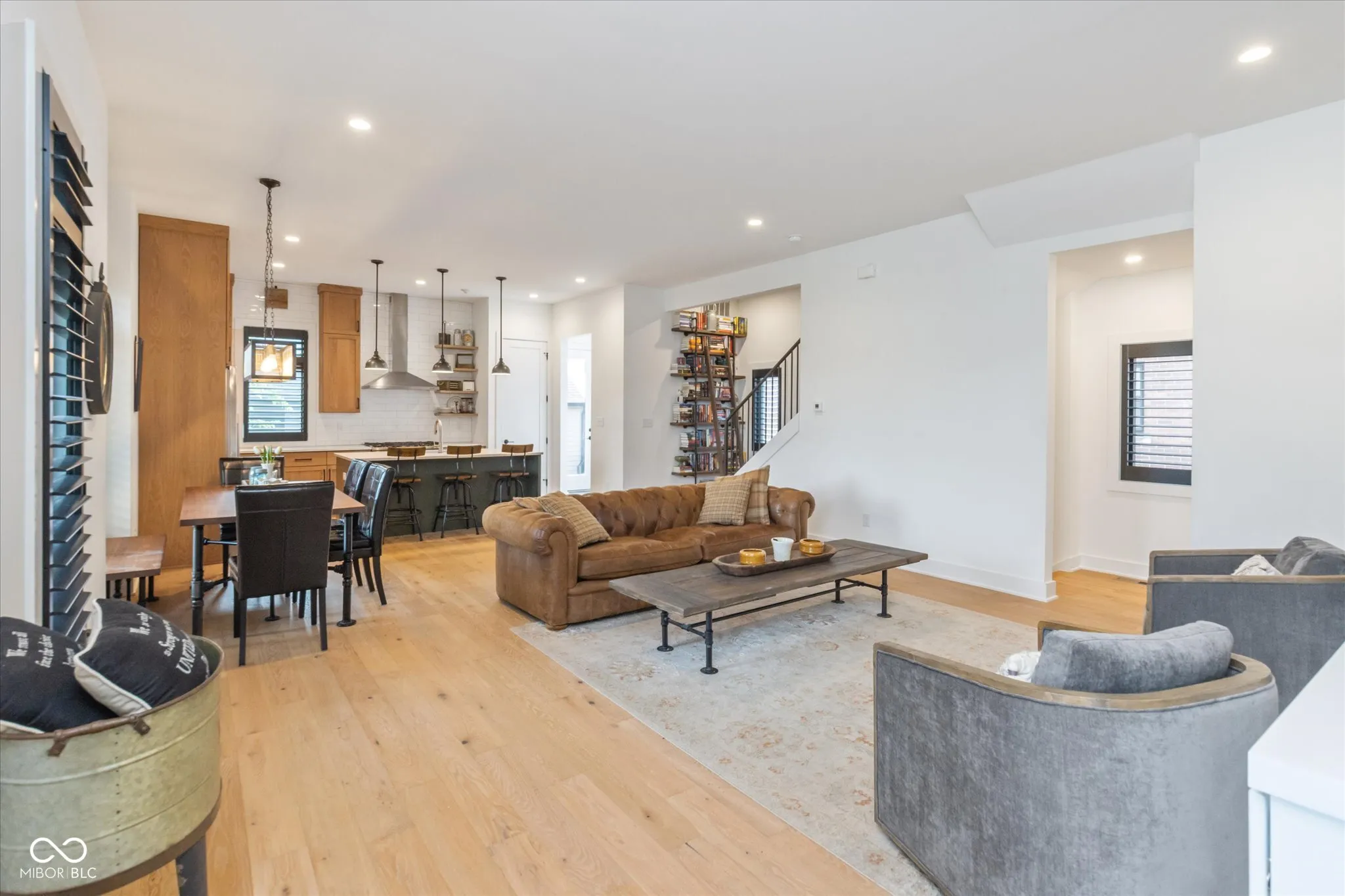 Indianapolis, Indiana 46202, United States, 3 Bedrooms Bedrooms, ,4 BathroomsBathrooms,Residential,Pending,117056