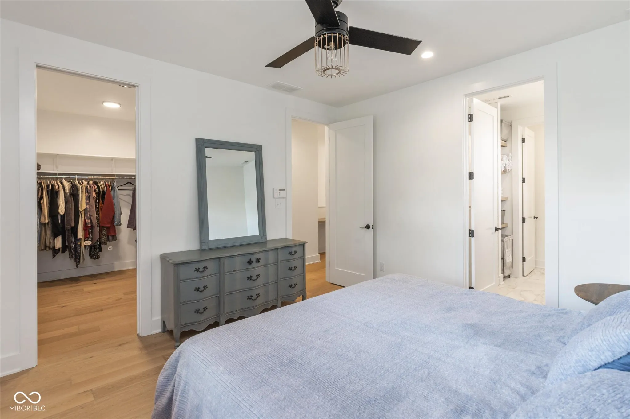 Indianapolis, Indiana 46202, United States, 3 Bedrooms Bedrooms, ,4 BathroomsBathrooms,Residential,Pending,117056