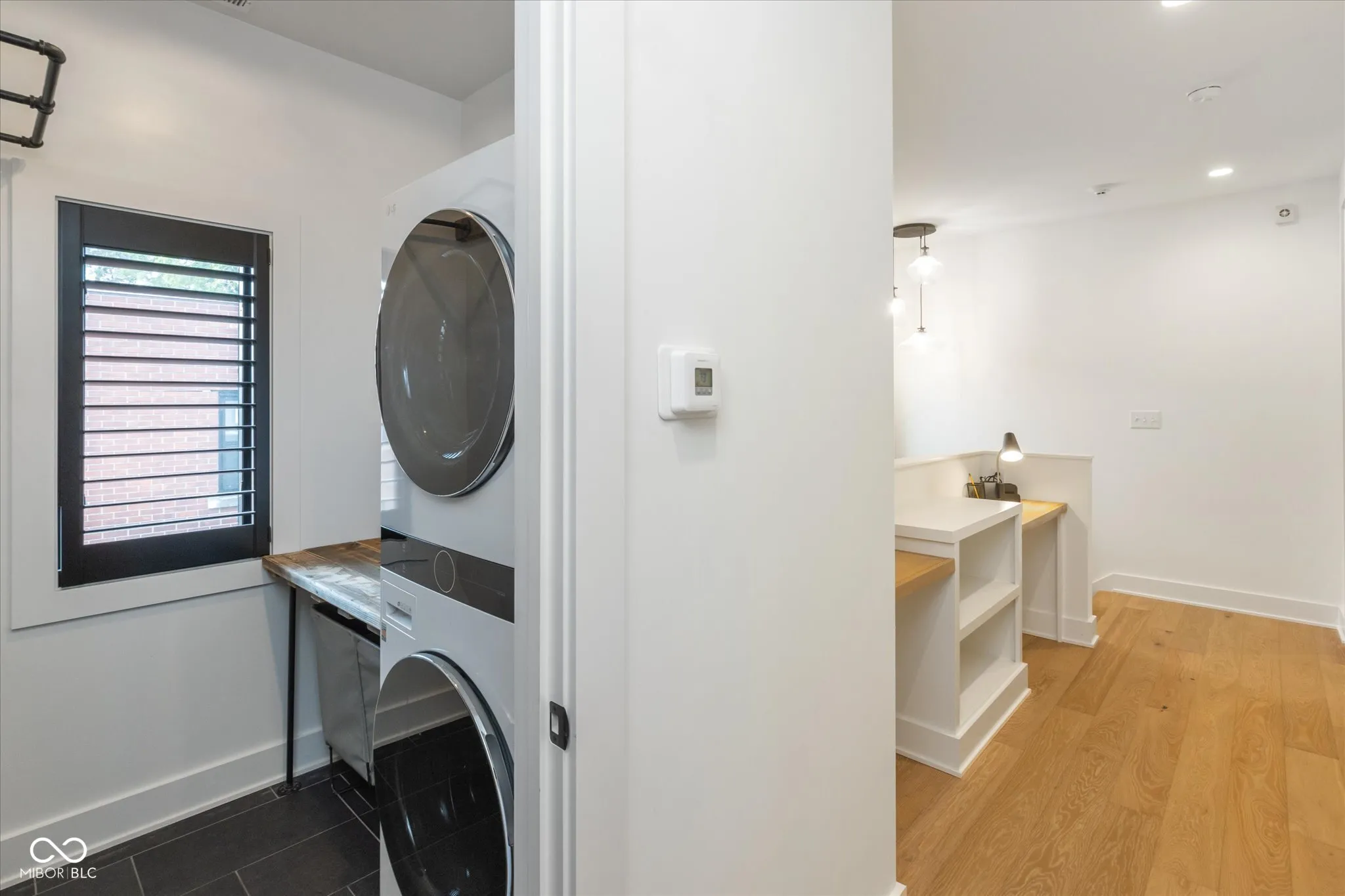 Indianapolis, Indiana 46202, United States, 3 Bedrooms Bedrooms, ,4 BathroomsBathrooms,Residential,Pending,117056