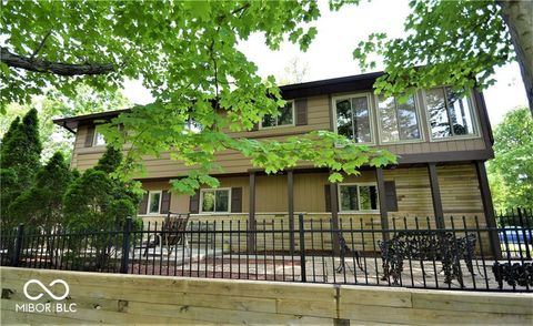 Photo of 9105 Kinlock Drive, Indianapolis, IN 46256 (MLS # 22082789)