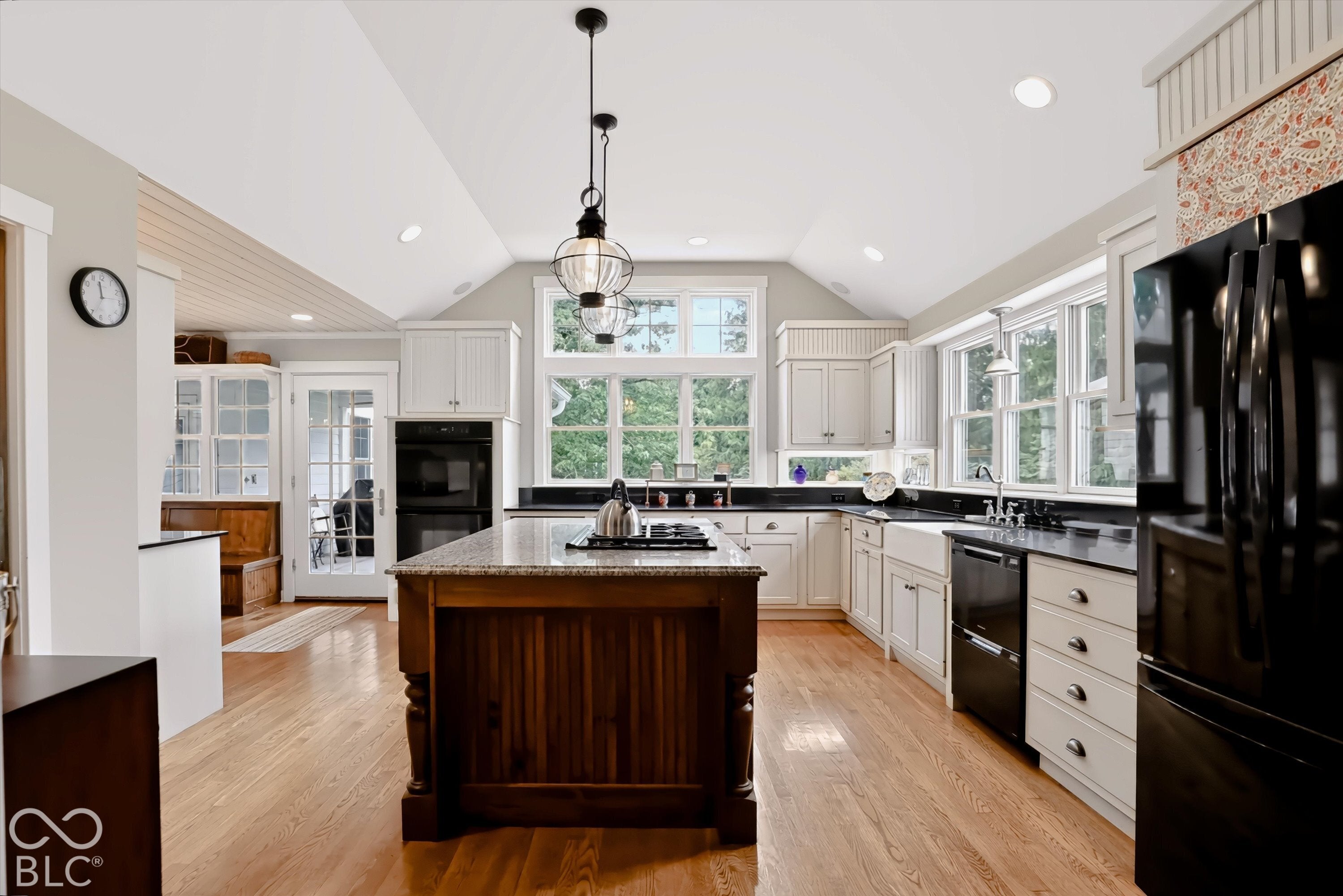 7203 Lakeside Drive