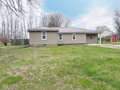 Photo of 207 Locust Street, New Market, IN 47965 (MLS # 22092908)