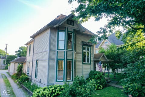 Photo of 412 W Main Street, Crawfordsville, IN 47933 (MLS # 22112516)