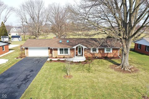 Photo of 1240 Hillview Drive, Franklin, IN 46131 (MLS # 22084494)