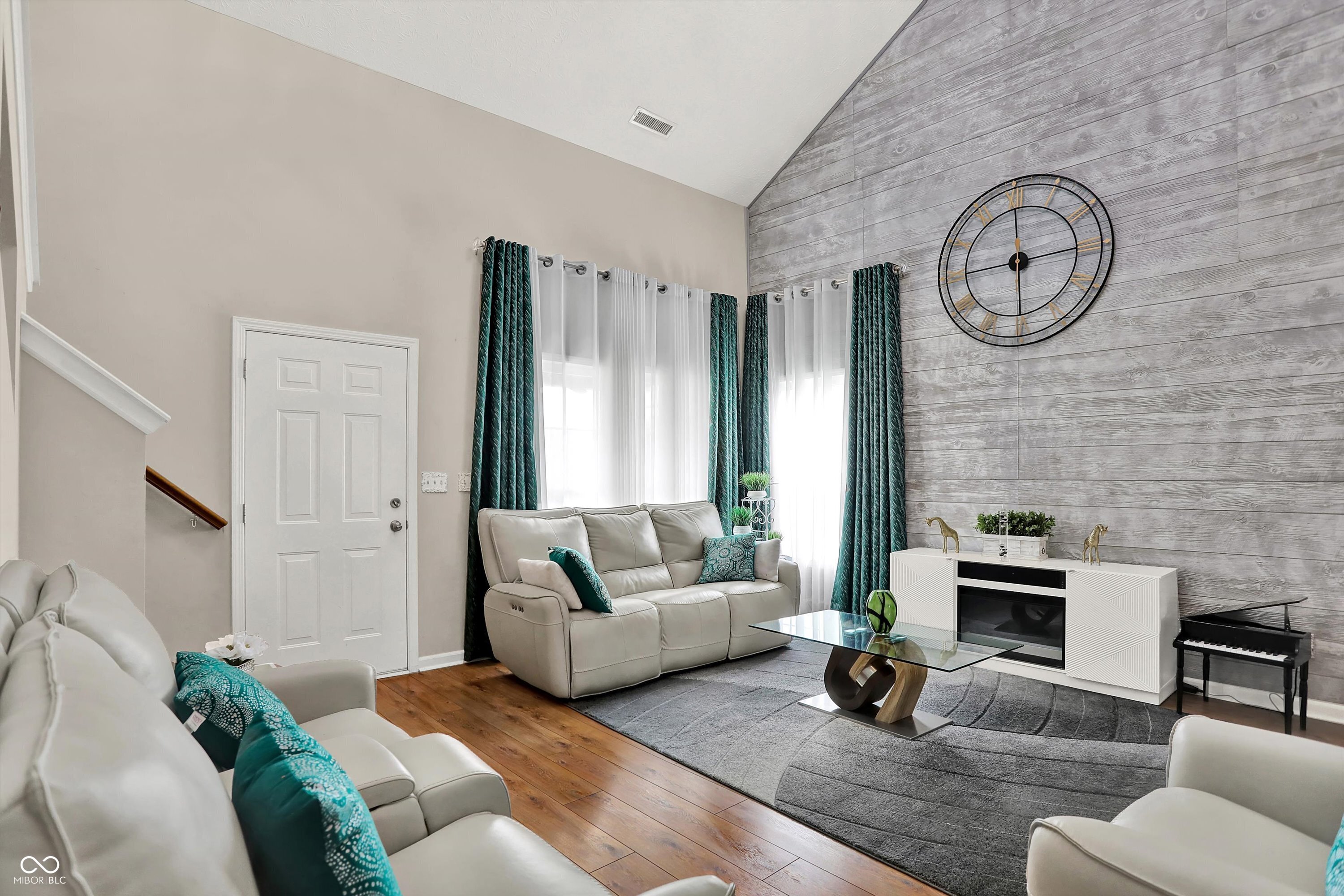 2002 Oakbrooke Court