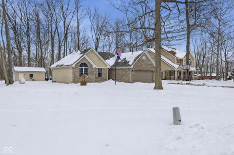 Photo of 344 Patriots Landing, Coatesville, IN 46121 (MLS # 22083210)