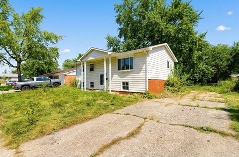 Photo of 3925 Kivet Court, Indianapolis, IN 46235 (MLS # 22122042)