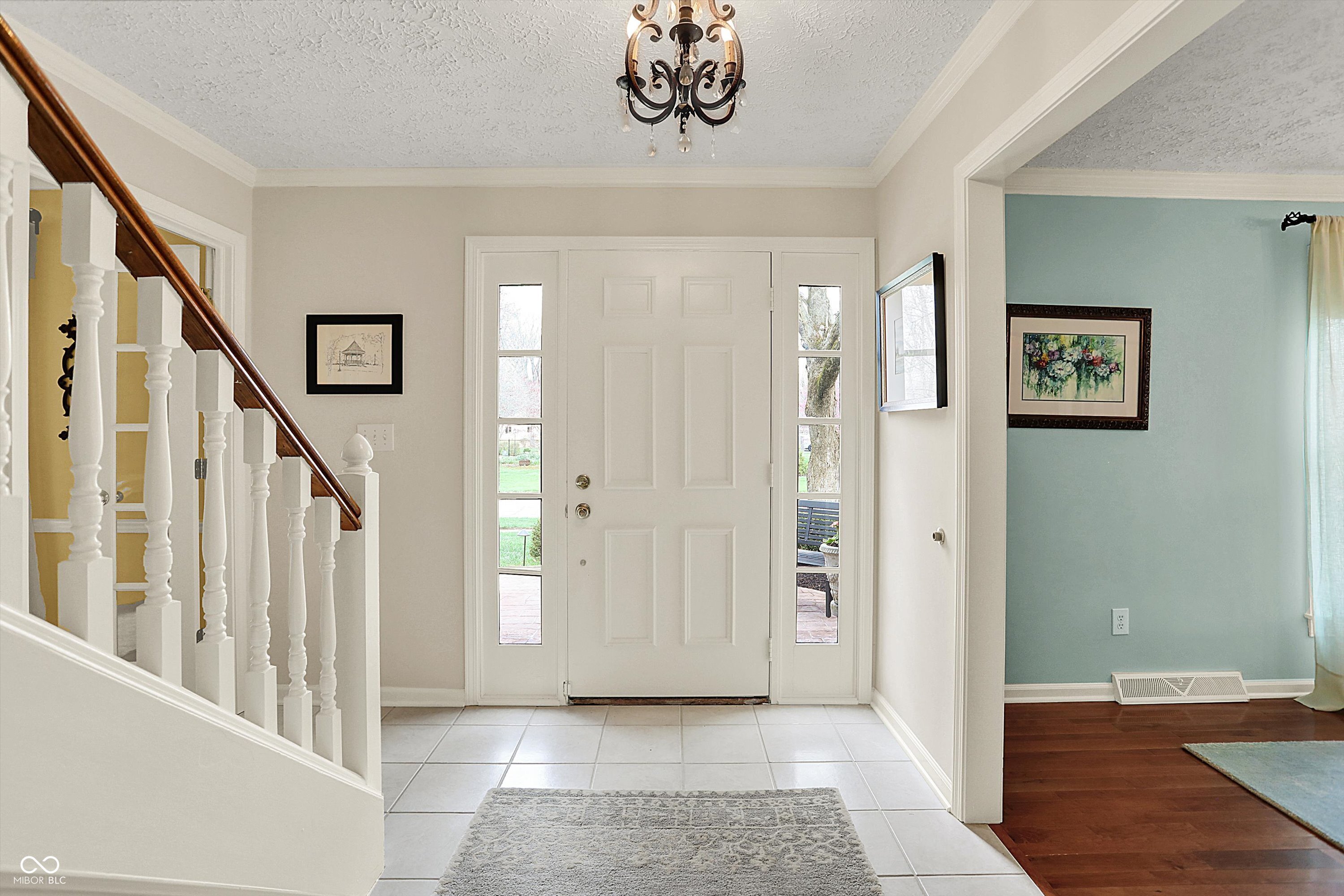 915 Williamsburg Lane