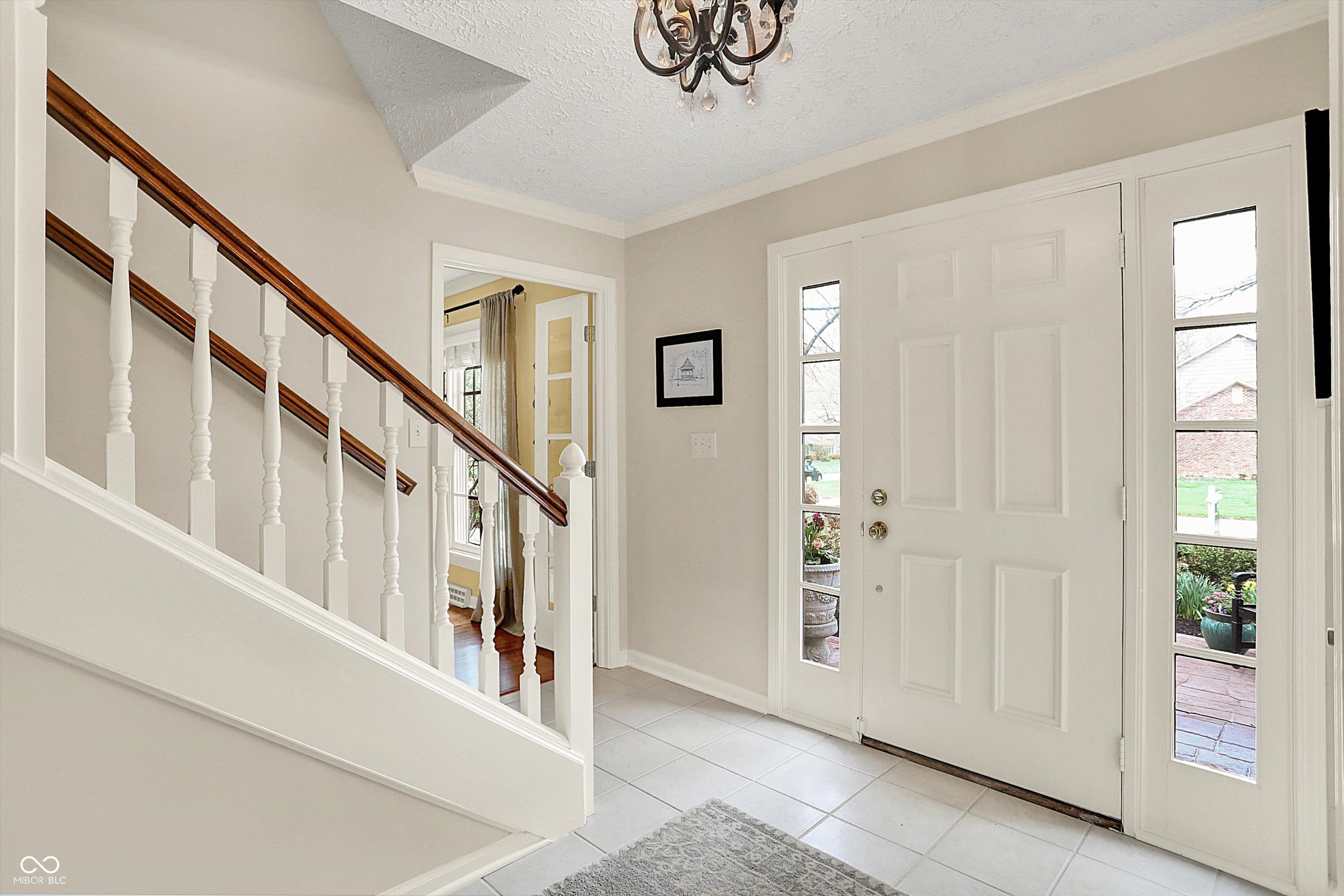 915 Williamsburg Lane