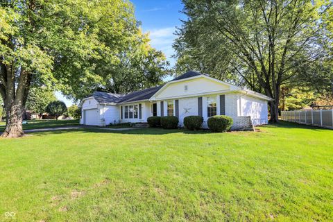 Photo of 1331 Echo Bend Street, Greenwood, IN 46142 (MLS # 22069167)