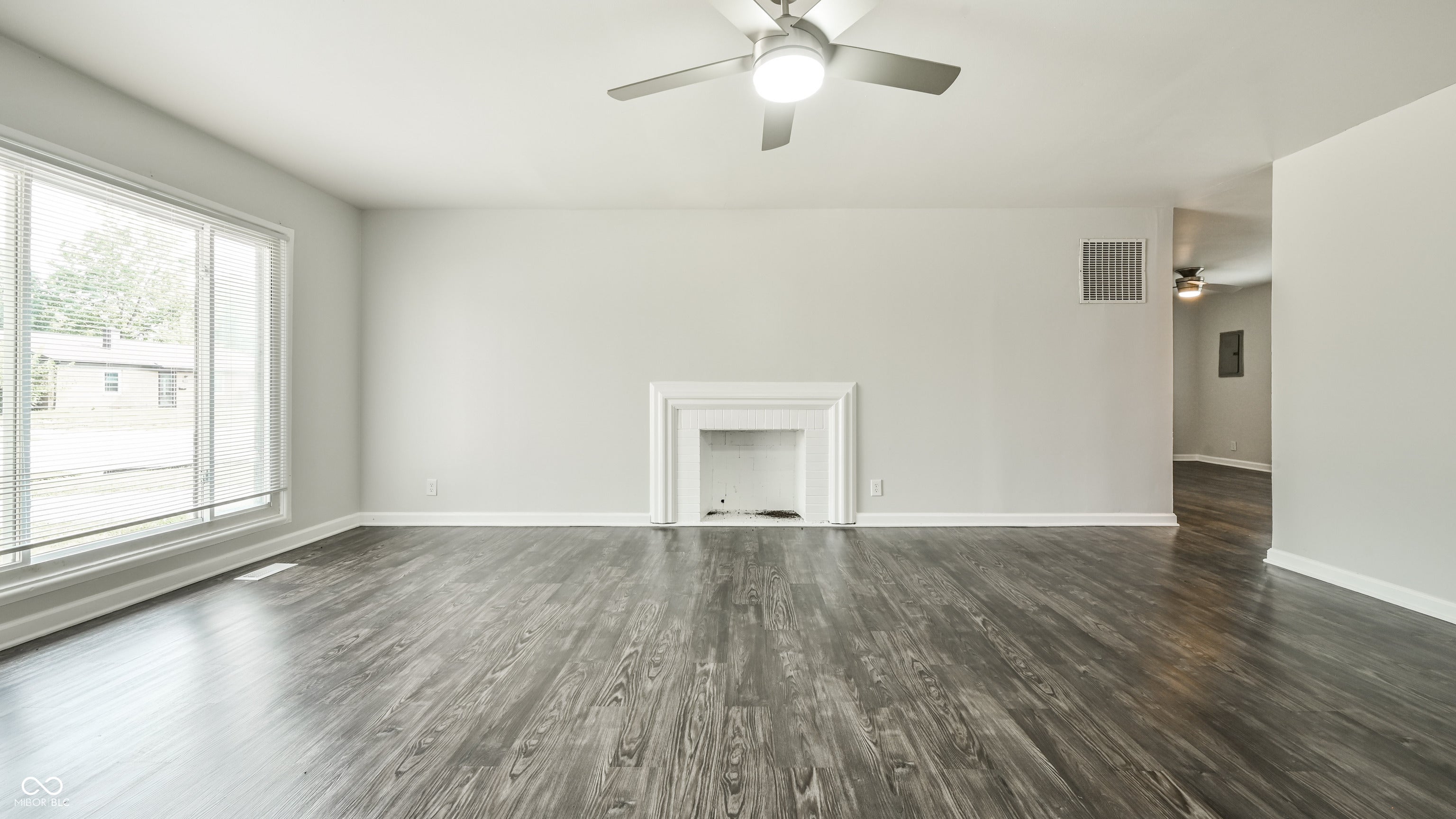 3542 Maura Lane