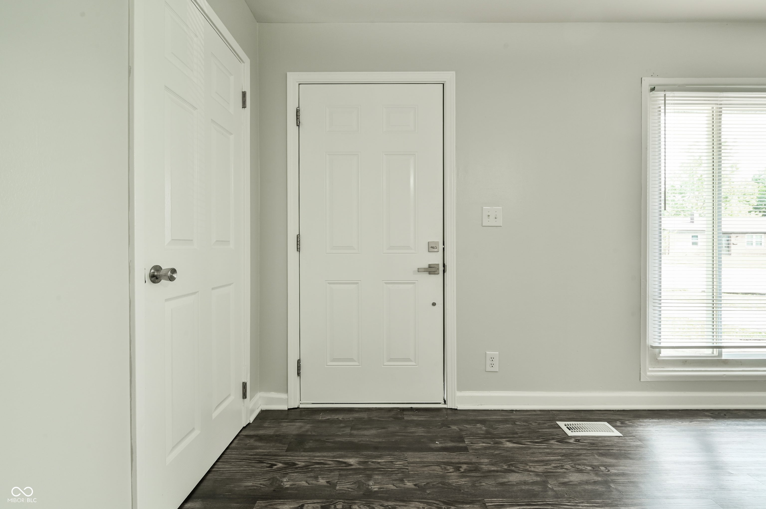 3542 Maura Lane