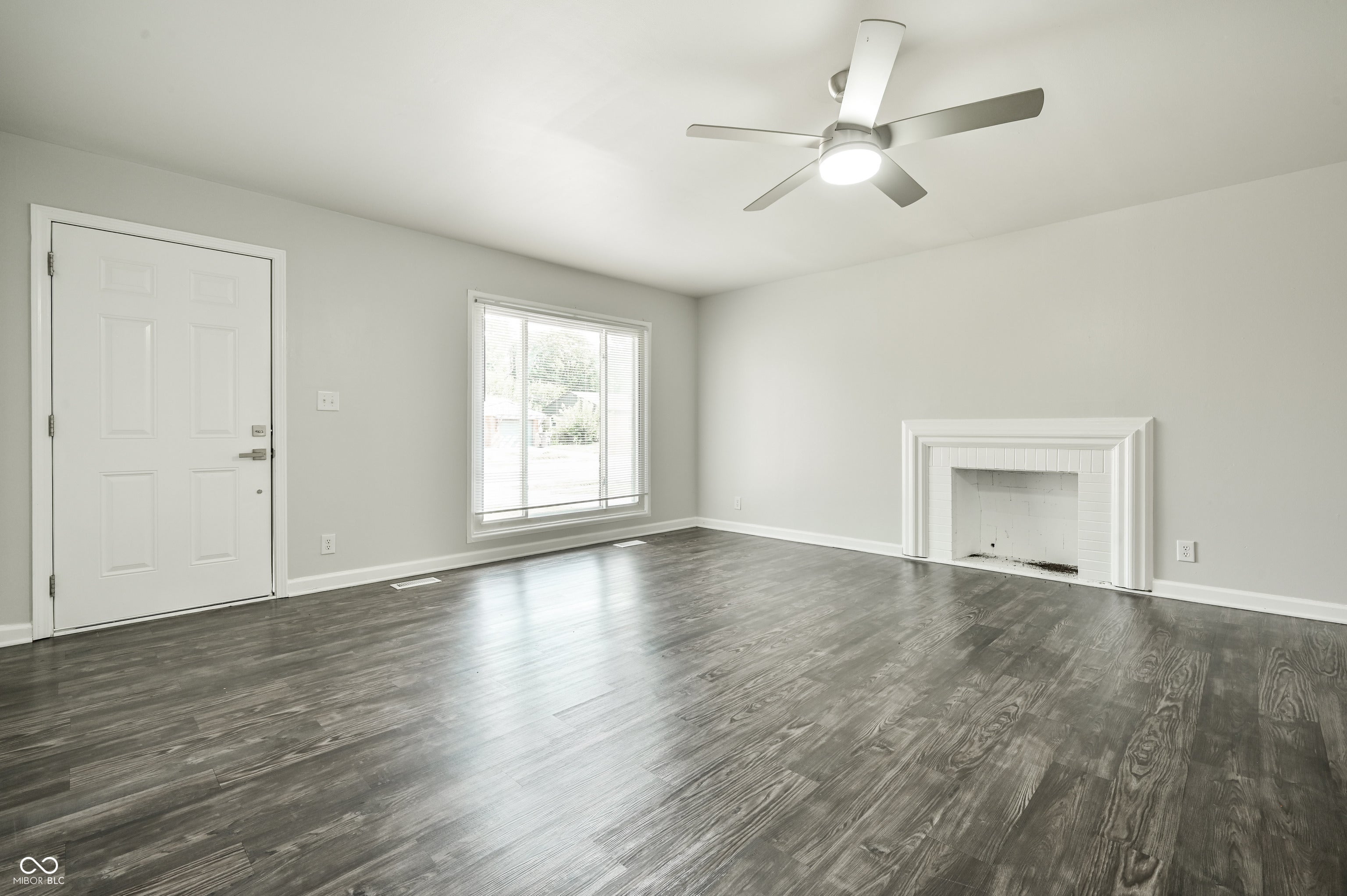 3542 Maura Lane