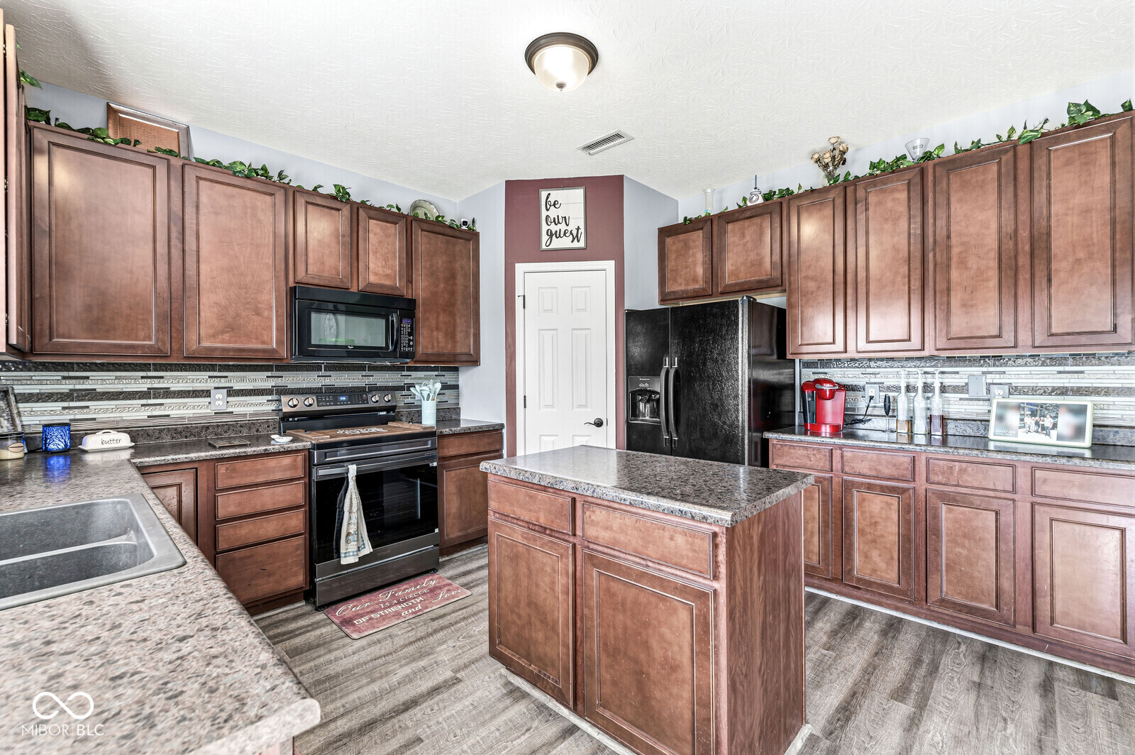 8595 Harlekin Court