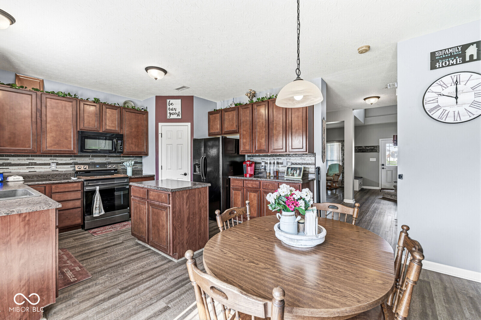 8595 Harlekin Court
