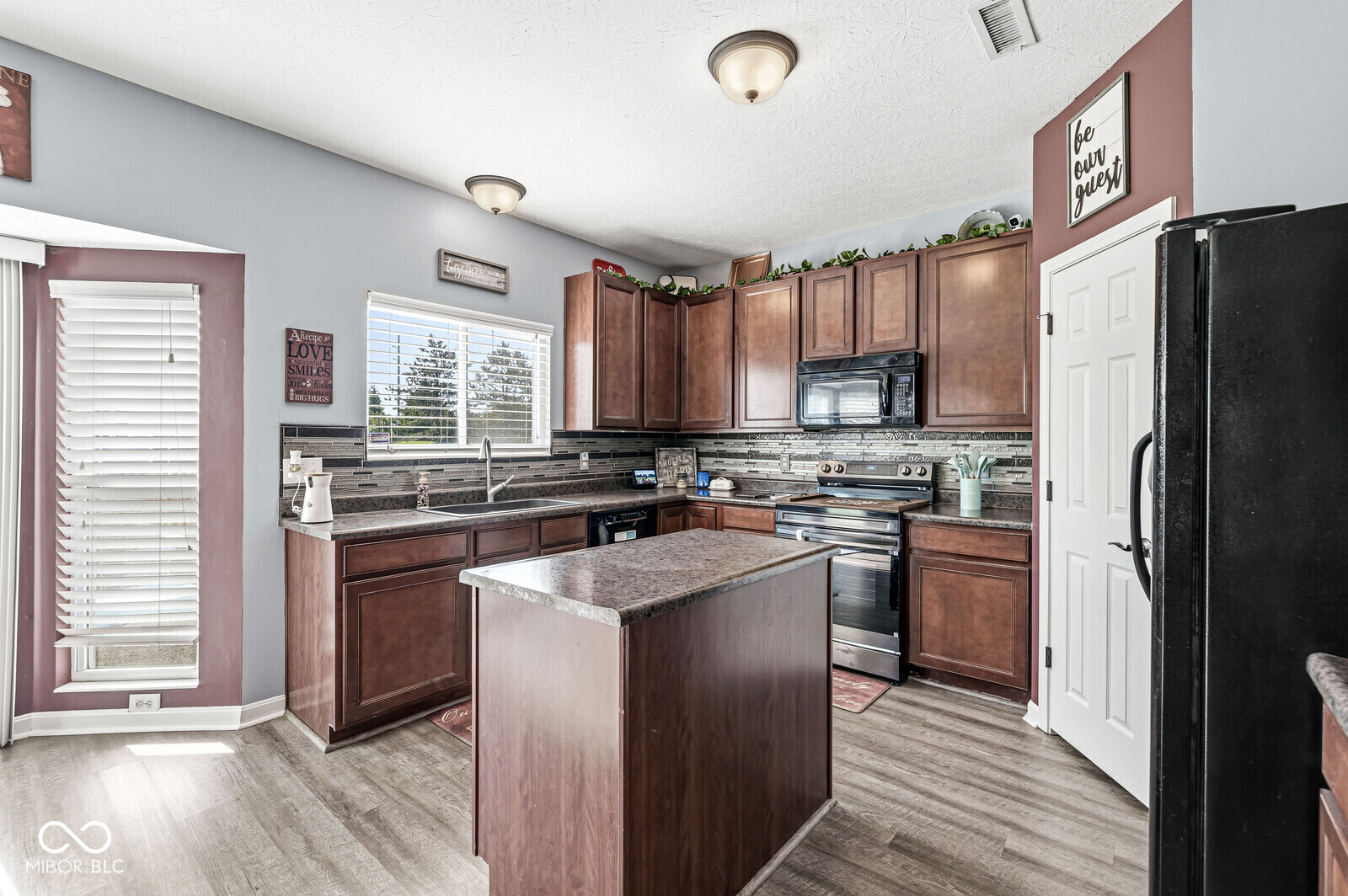 8595 Harlekin Court