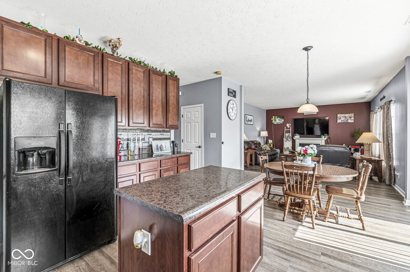 8595 Harlekin Court