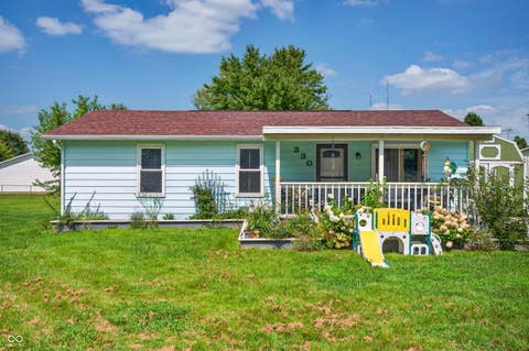 Photo of 330 W Cardinal Court, Madison, IN 47250 (MLS # 22119167)