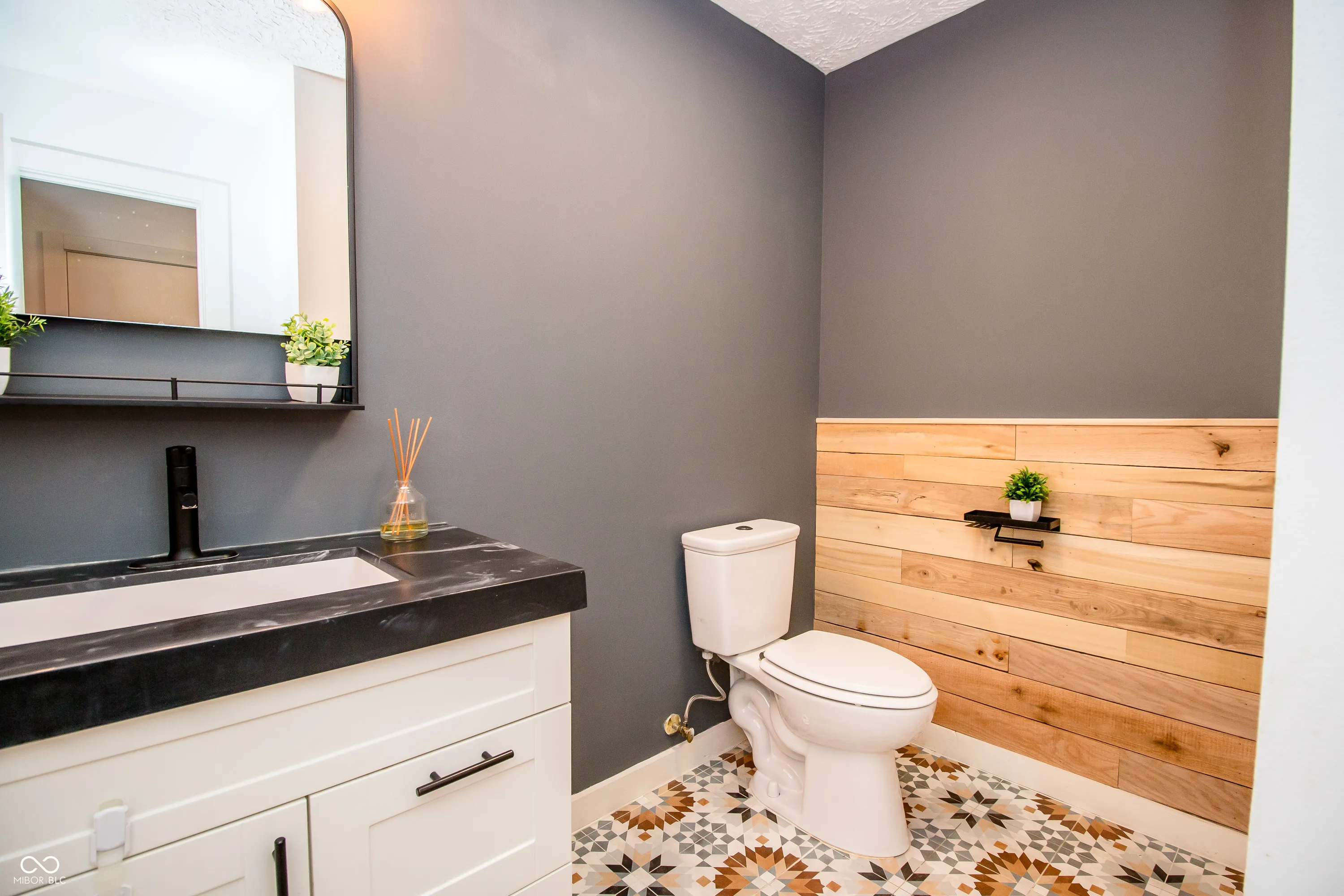 Columbus, Indiana 47201, United States, 4 Bedrooms Bedrooms, ,4 BathroomsBathrooms,Residential,Pending,104790