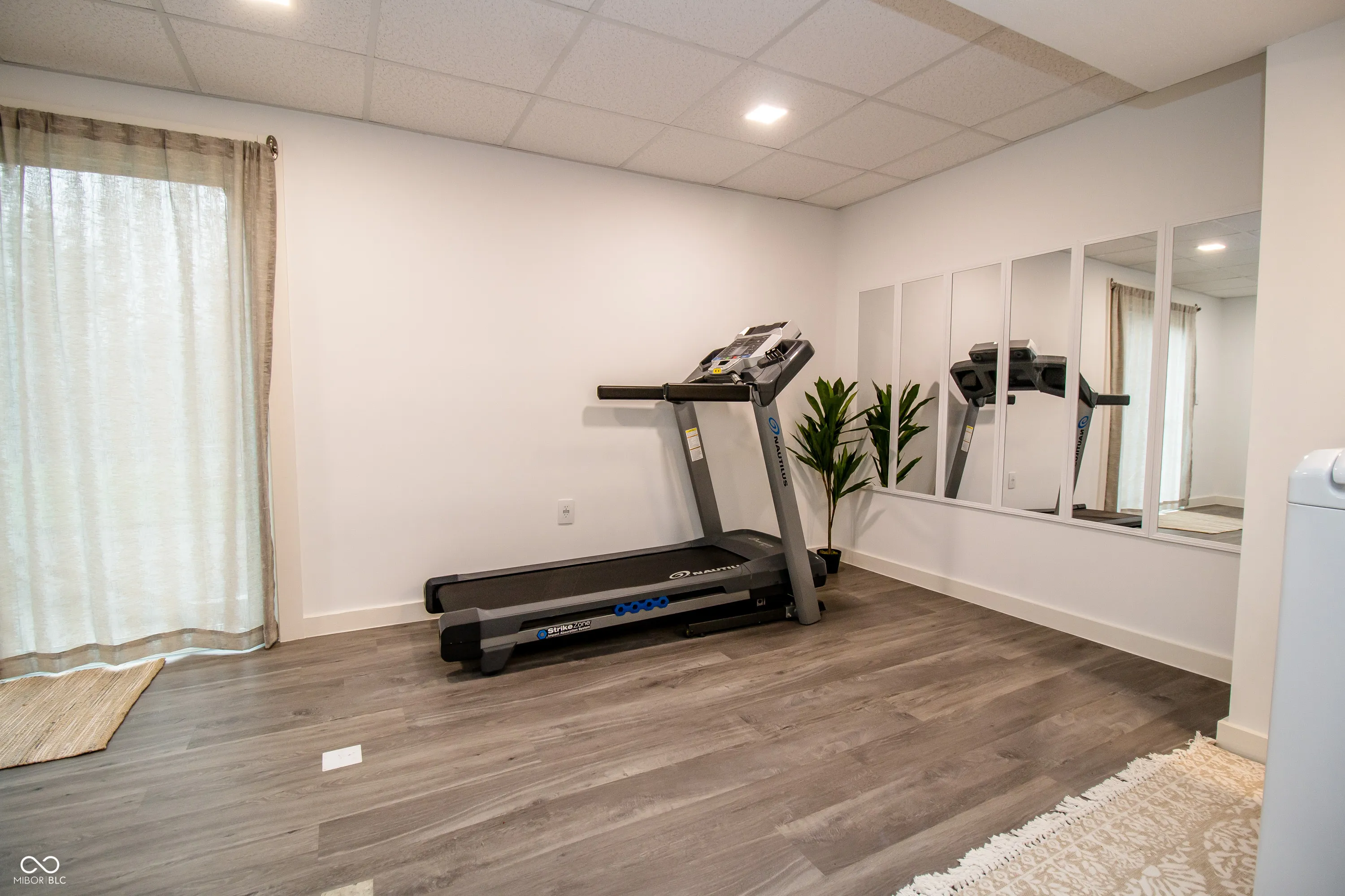 Columbus, Indiana 47201, United States, 4 Bedrooms Bedrooms, ,4 BathroomsBathrooms,Residential,Pending,104790