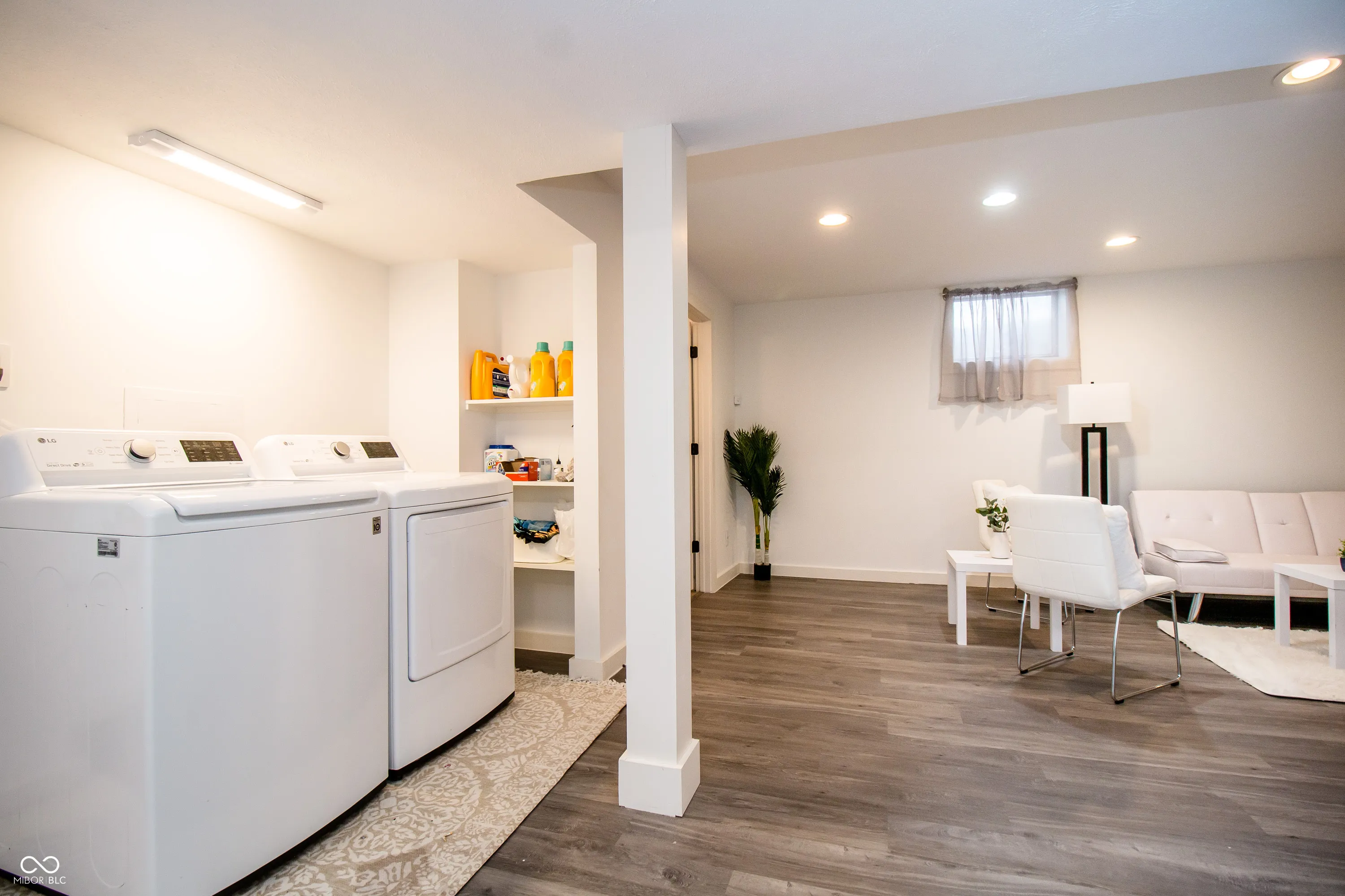 Columbus, Indiana 47201, United States, 4 Bedrooms Bedrooms, ,4 BathroomsBathrooms,Residential,Pending,104790