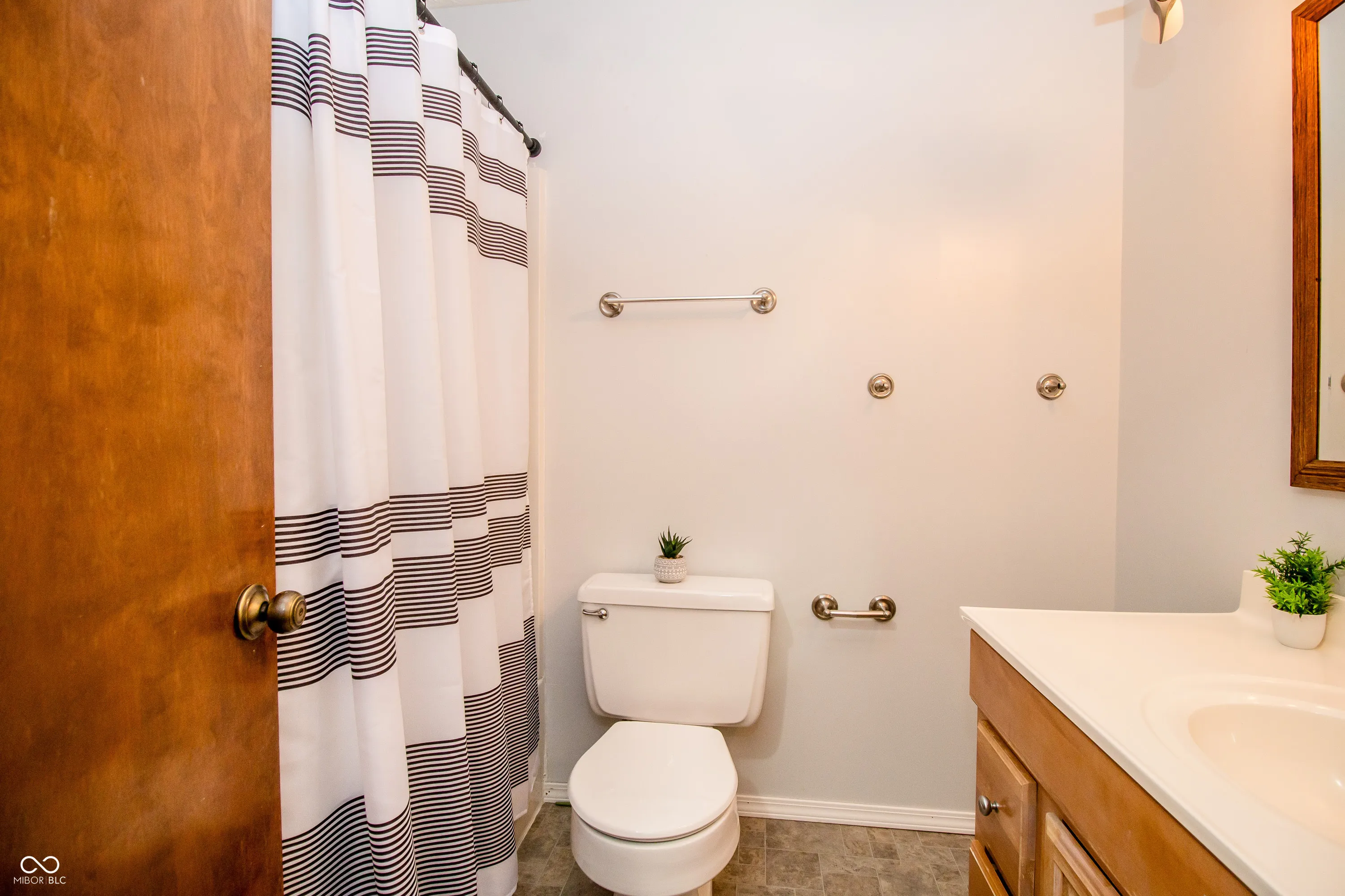 Columbus, Indiana 47201, United States, 4 Bedrooms Bedrooms, ,4 BathroomsBathrooms,Residential,Pending,104790