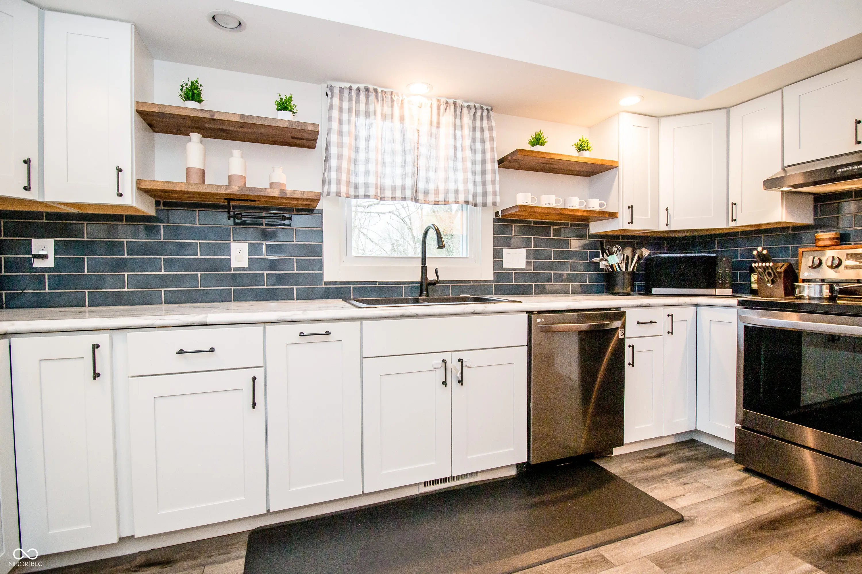 Columbus, Indiana 47201, United States, 4 Bedrooms Bedrooms, ,4 BathroomsBathrooms,Residential,Pending,104790