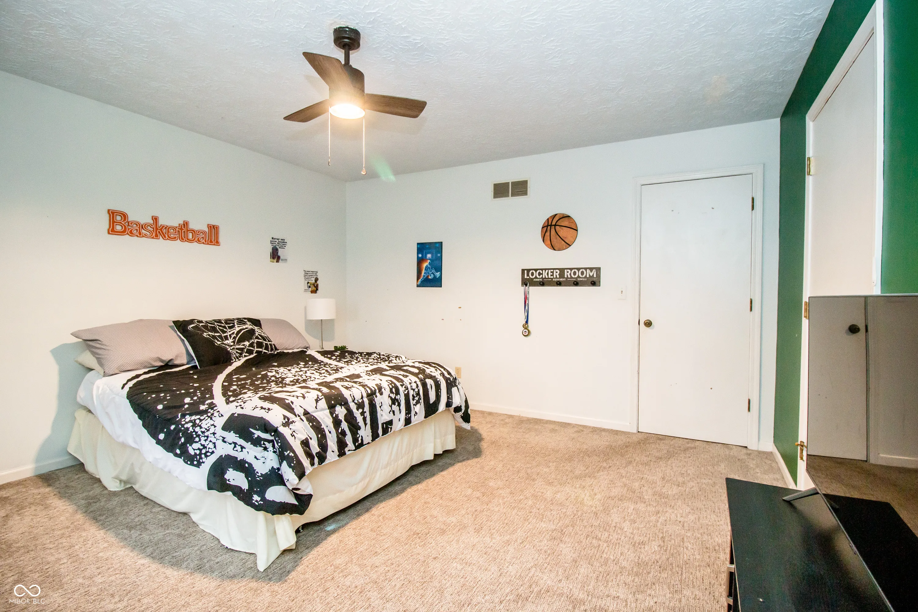 Columbus, Indiana 47201, United States, 4 Bedrooms Bedrooms, ,4 BathroomsBathrooms,Residential,Pending,104790