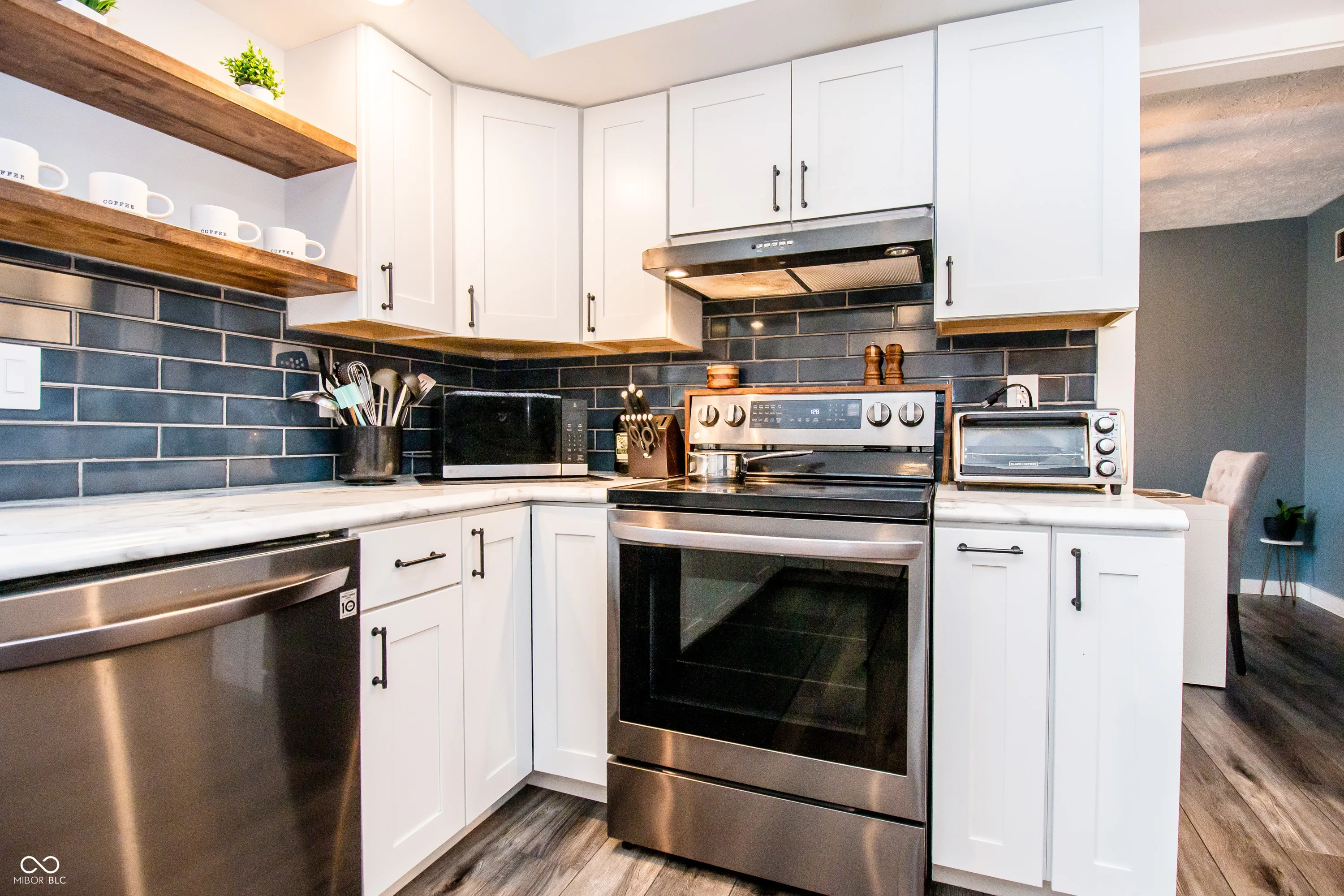 Columbus, Indiana 47201, United States, 4 Bedrooms Bedrooms, ,4 BathroomsBathrooms,Residential,Pending,104790