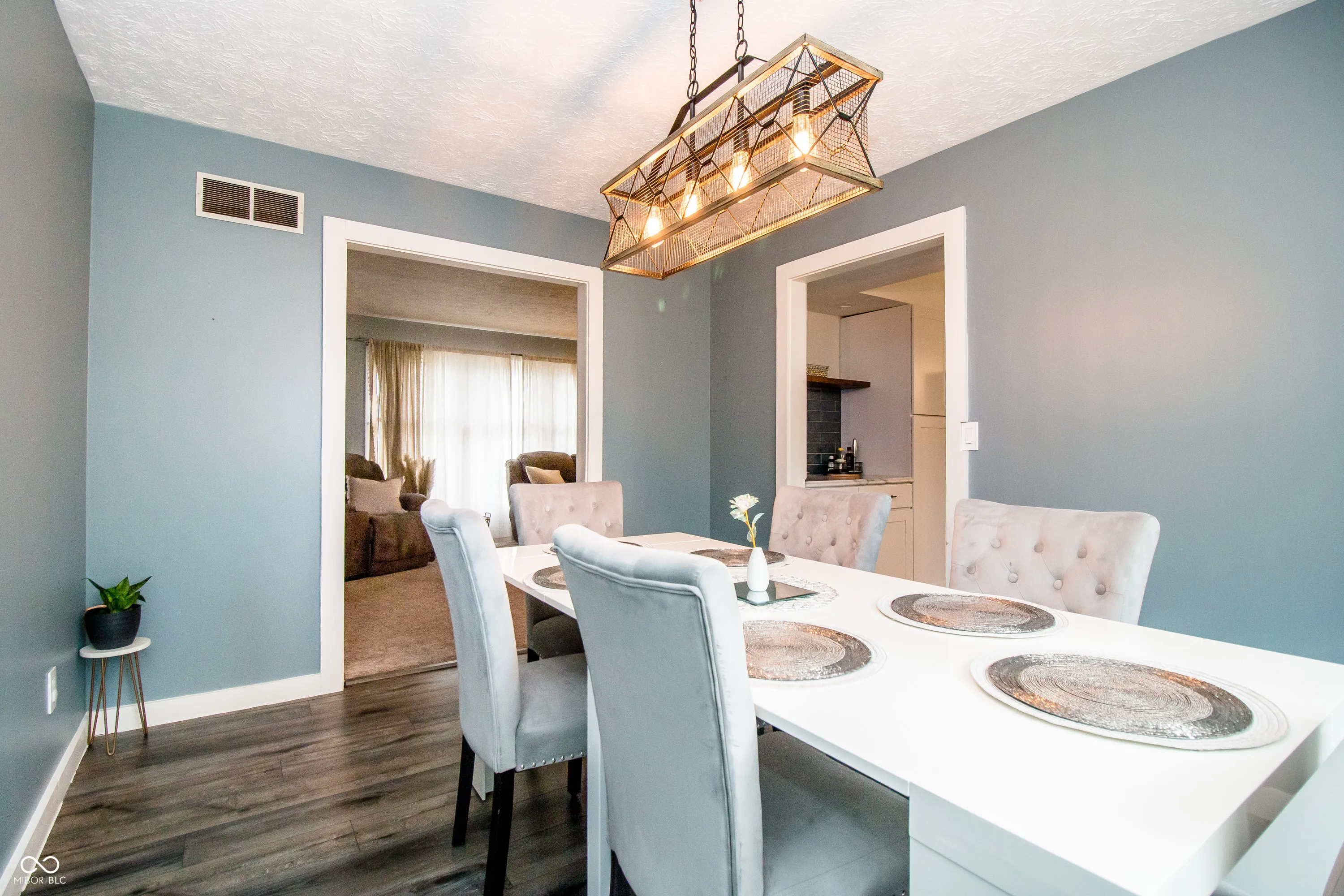 Columbus, Indiana 47201, United States, 4 Bedrooms Bedrooms, ,4 BathroomsBathrooms,Residential,Pending,104790