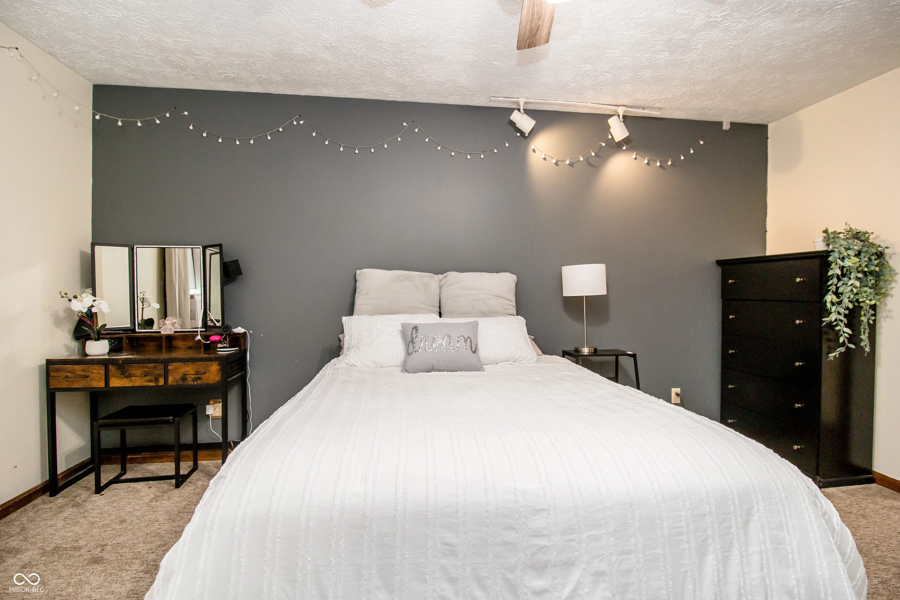 Columbus, Indiana 47201, United States, 4 Bedrooms Bedrooms, ,4 BathroomsBathrooms,Residential,Pending,104790