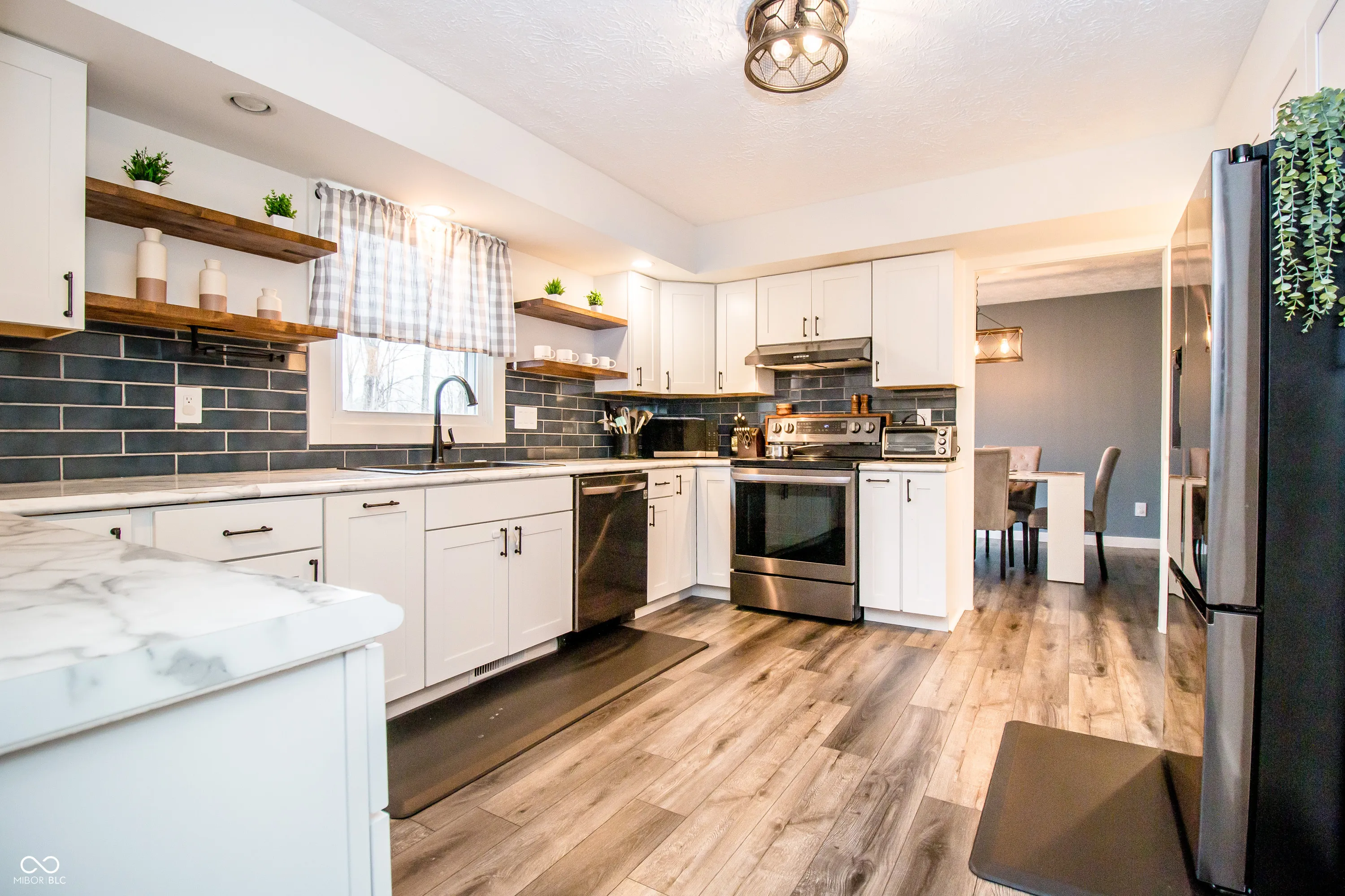 Columbus, Indiana 47201, United States, 4 Bedrooms Bedrooms, ,4 BathroomsBathrooms,Residential,Pending,104790