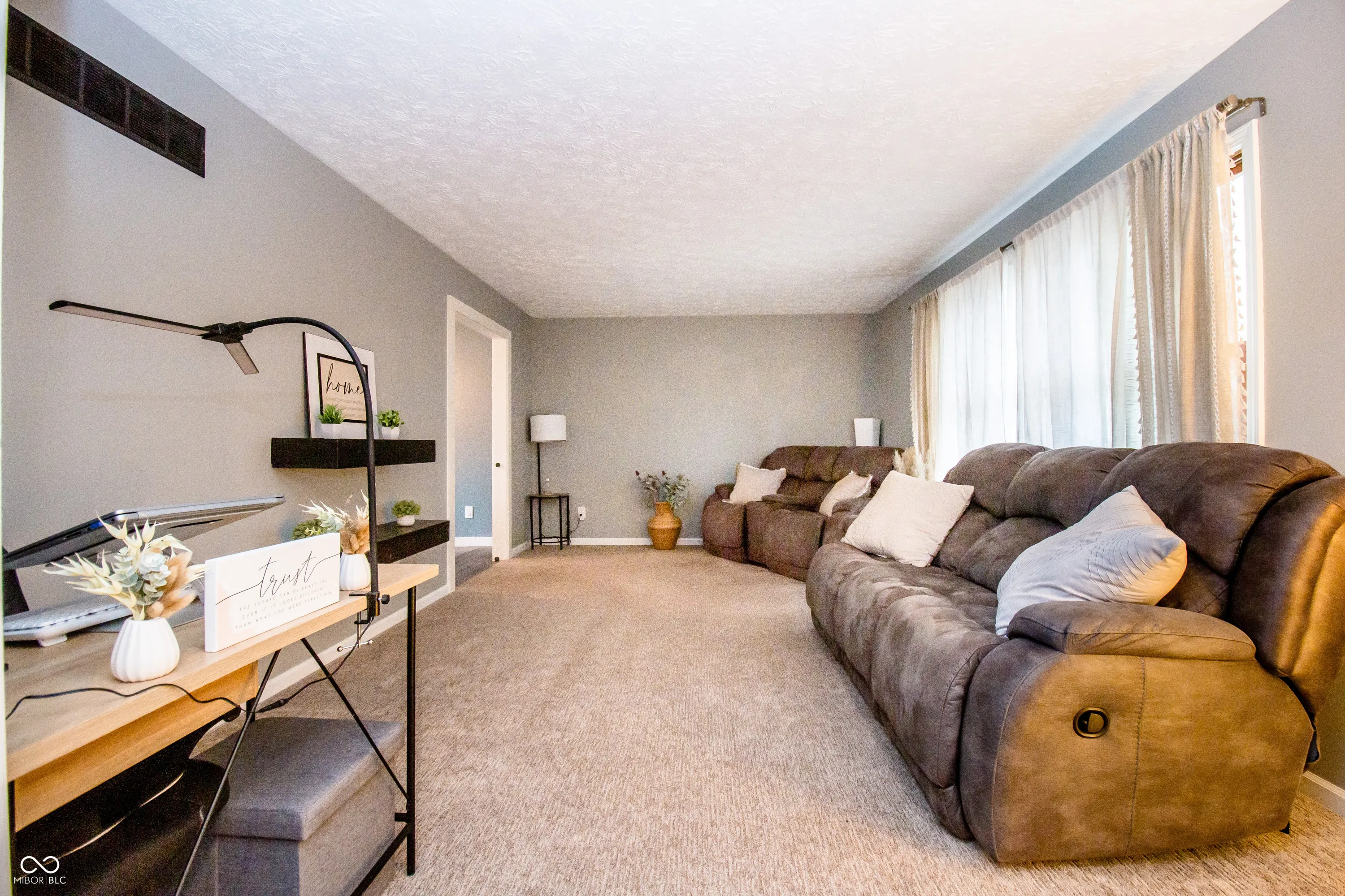 Columbus, Indiana 47201, United States, 4 Bedrooms Bedrooms, ,4 BathroomsBathrooms,Residential,Pending,104790