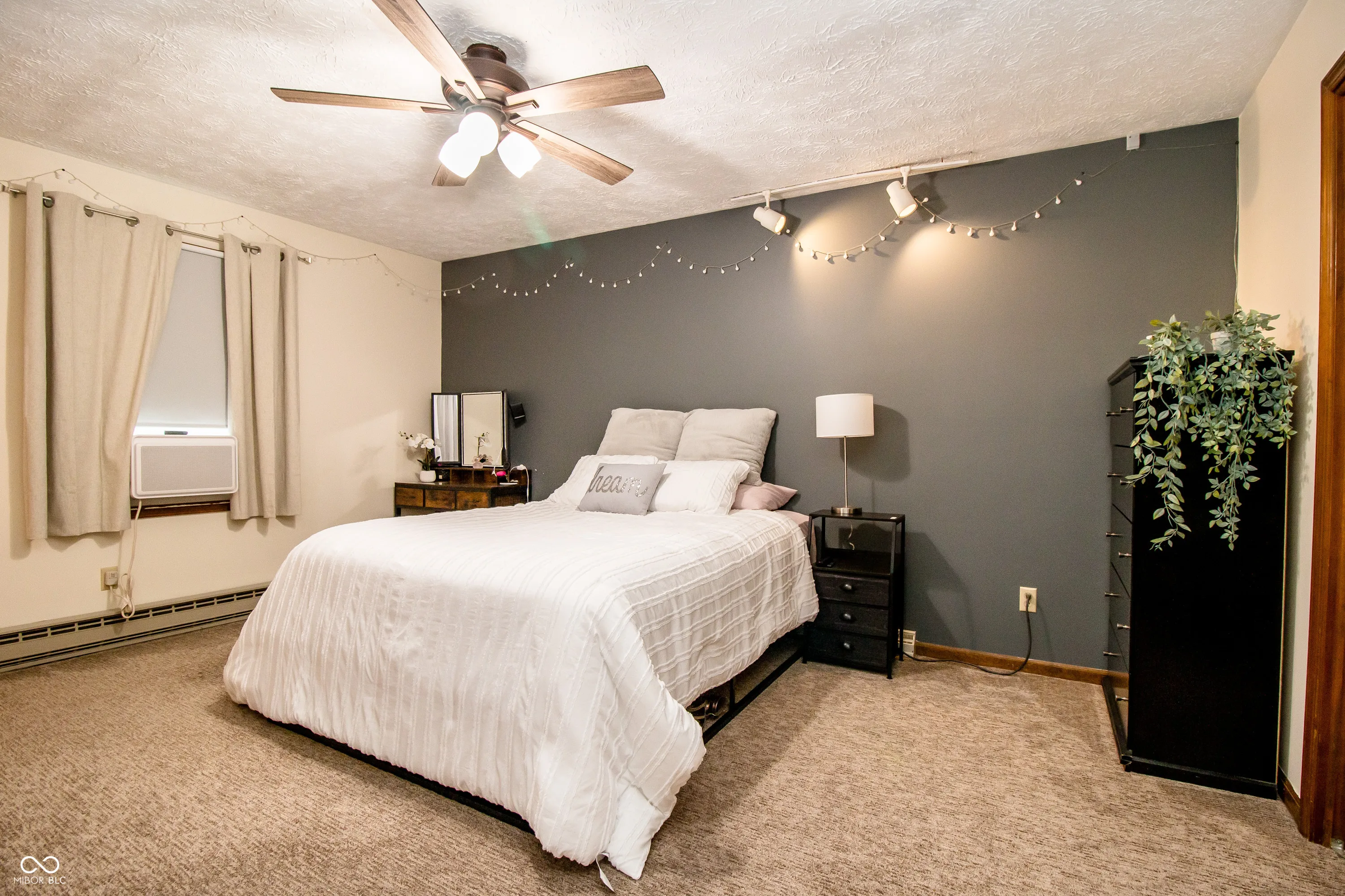 Columbus, Indiana 47201, United States, 4 Bedrooms Bedrooms, ,4 BathroomsBathrooms,Residential,Pending,104790