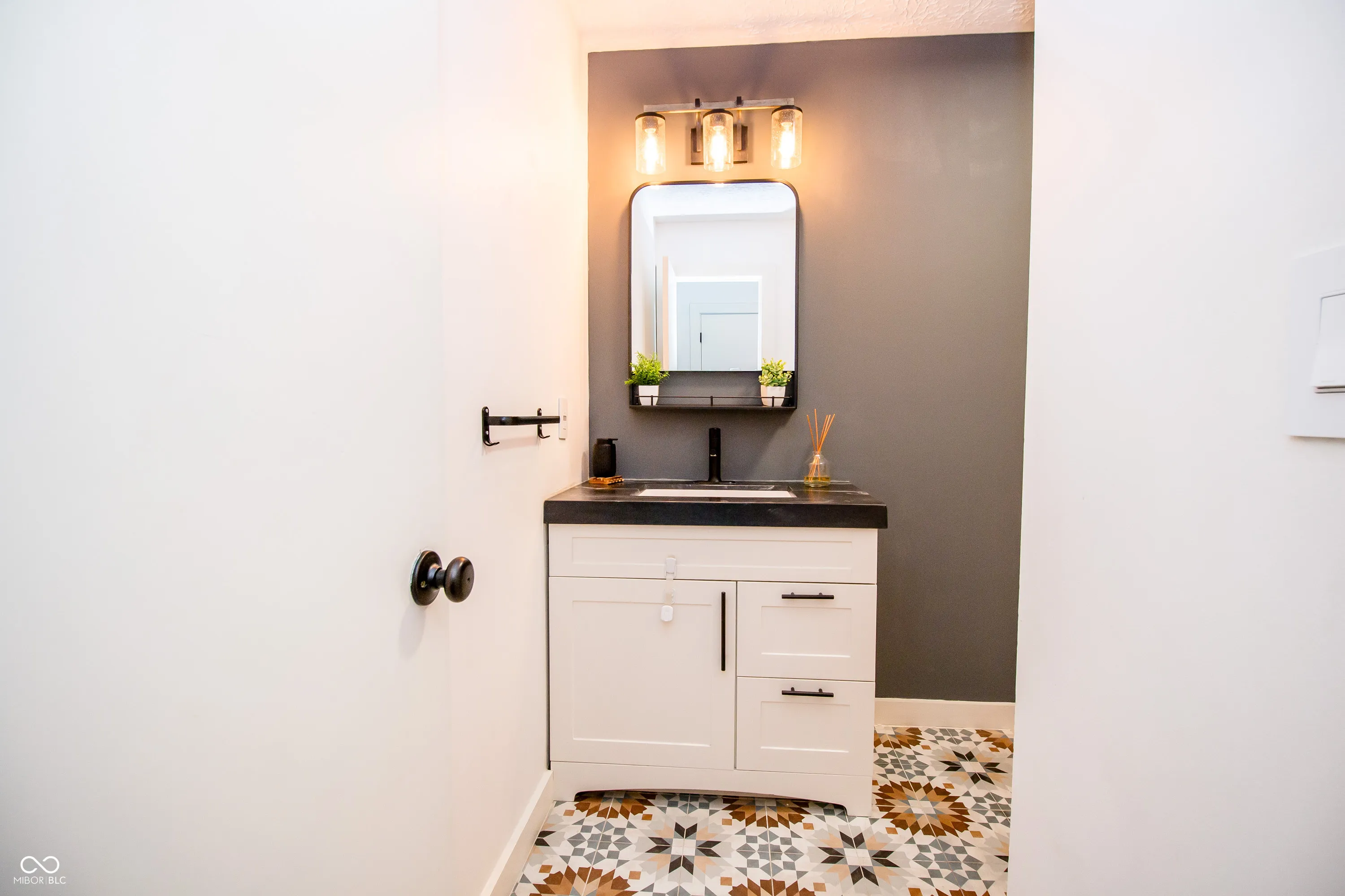 Columbus, Indiana 47201, United States, 4 Bedrooms Bedrooms, ,4 BathroomsBathrooms,Residential,Pending,104790