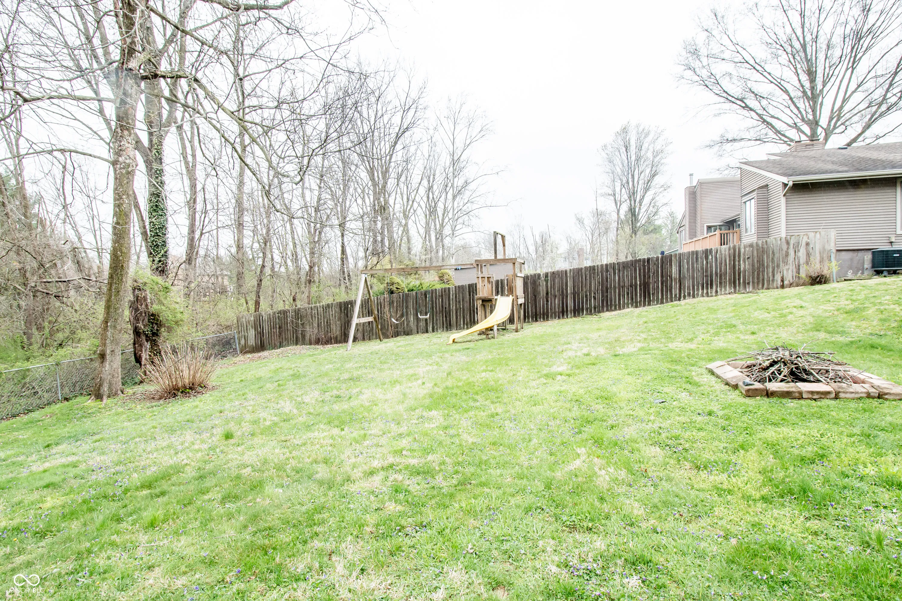 Columbus, Indiana 47201, United States, 4 Bedrooms Bedrooms, ,4 BathroomsBathrooms,Residential,Pending,104790