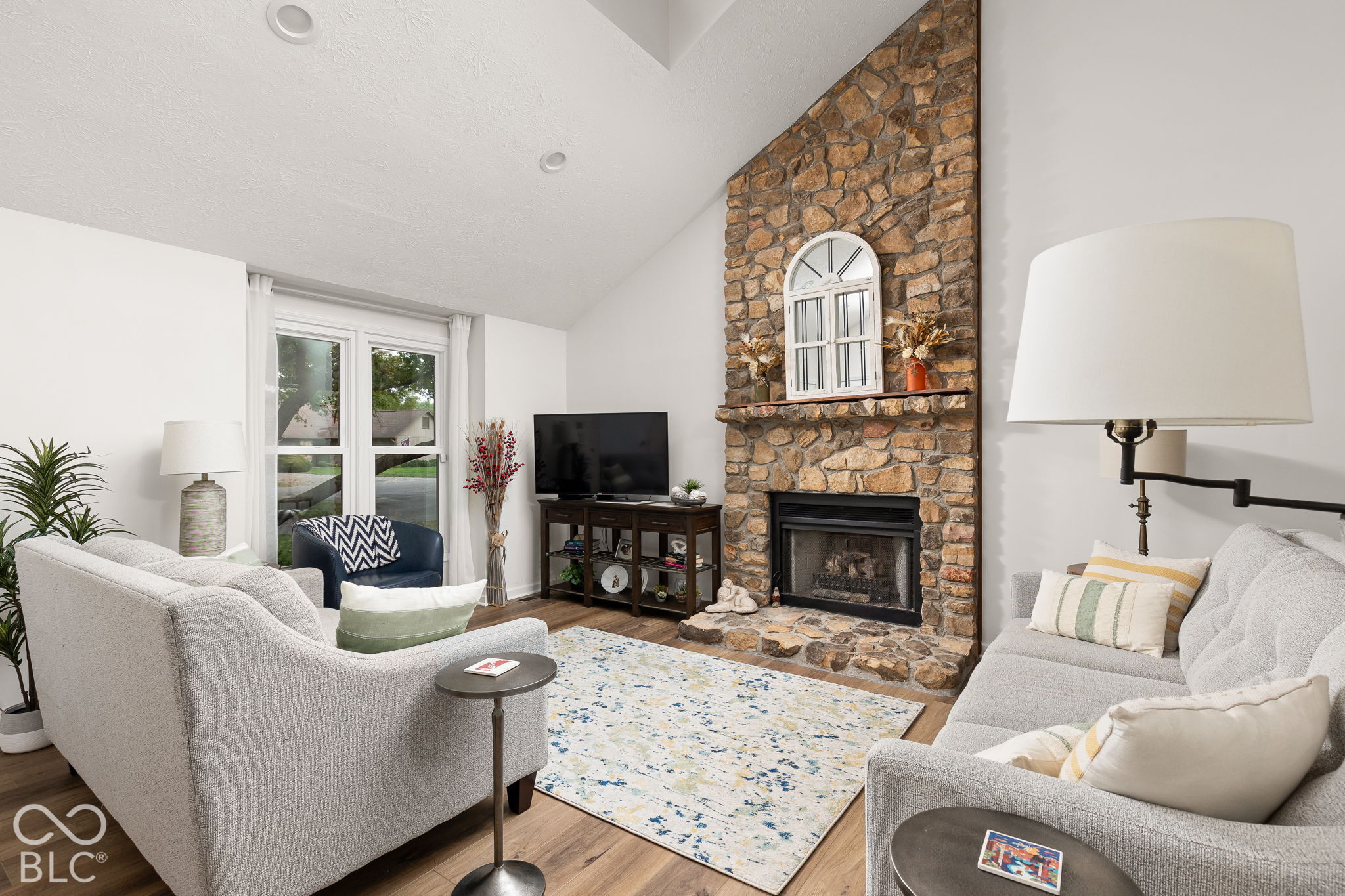 2211 Van Ness Place