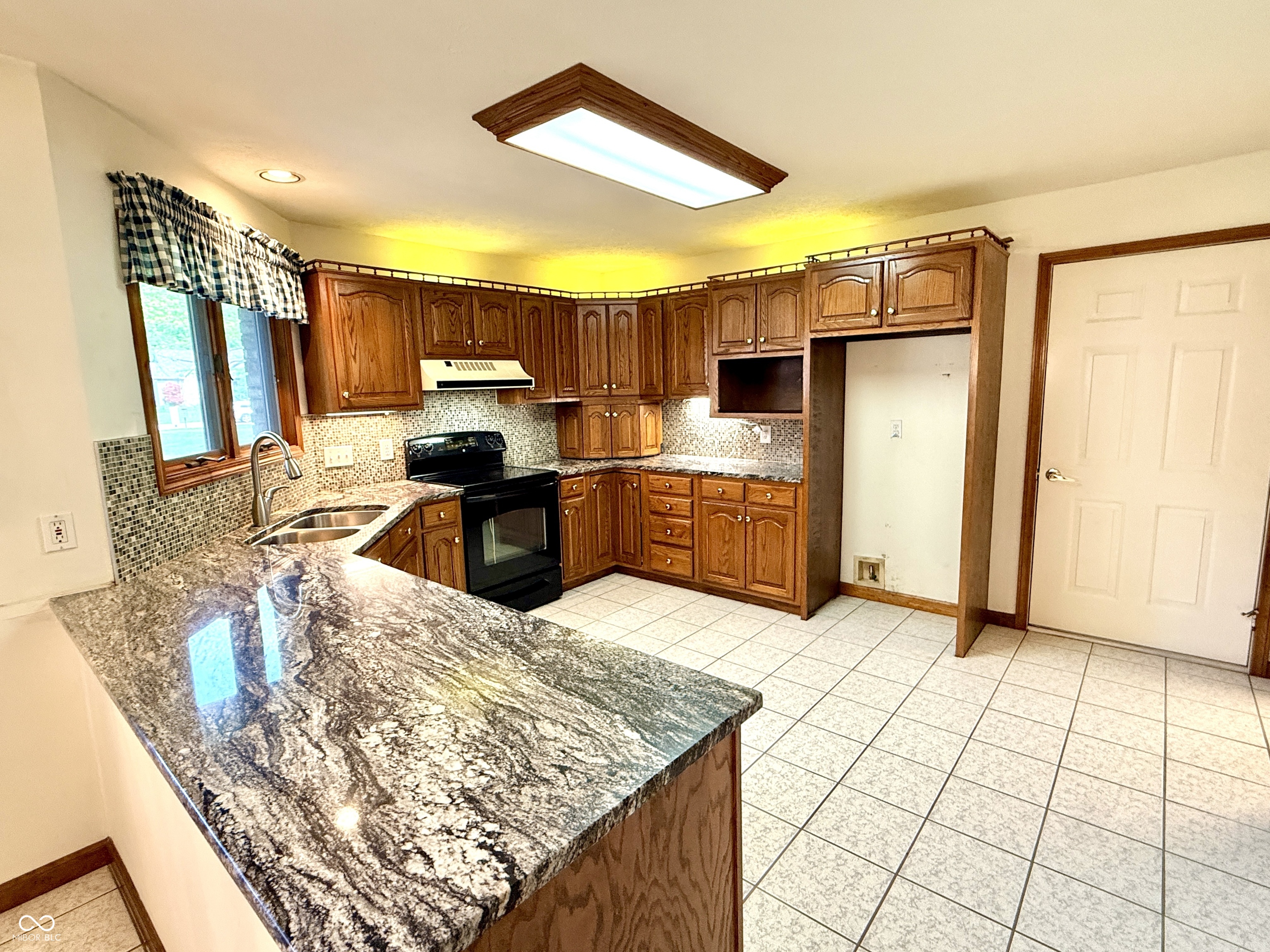 180 Oakbrook Drive