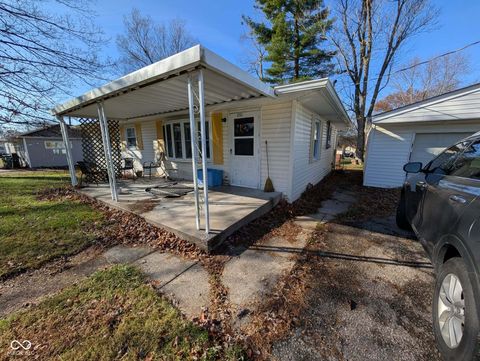 Photo of 252 Hurst Avenue, Cloverdale, IN 46120 (MLS # 22076271)