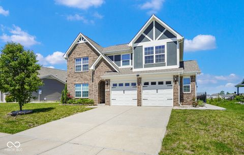 Photo of 992 Cherry Tree Lane, Greenwood, IN 46143 (MLS # 22102321)