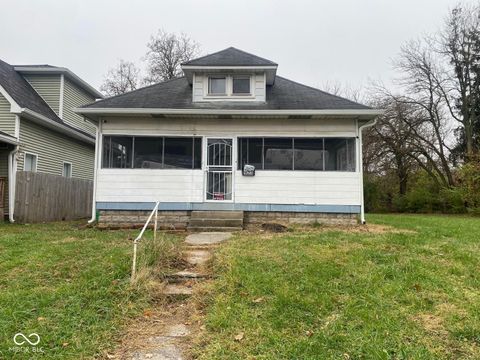 Photo of 923 W 32nd Street, Indianapolis, IN 46208 (MLS # 22079681)