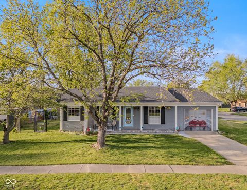 Photo of 5240 Vinewood Court, Columbus, IN 47203 (MLS # 22094910)