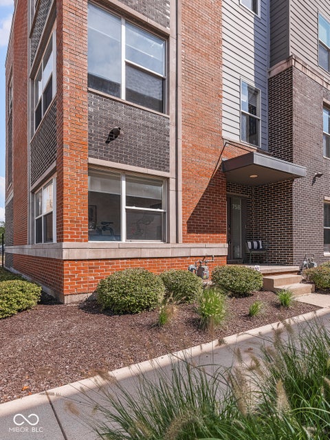 Photo of 758 Pierson Street, Indianapolis, IN 46204 (MLS # 22124911)
