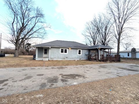 Photo of 8249 Lake Road, Indianapolis, IN 46217 (MLS # 22080911)